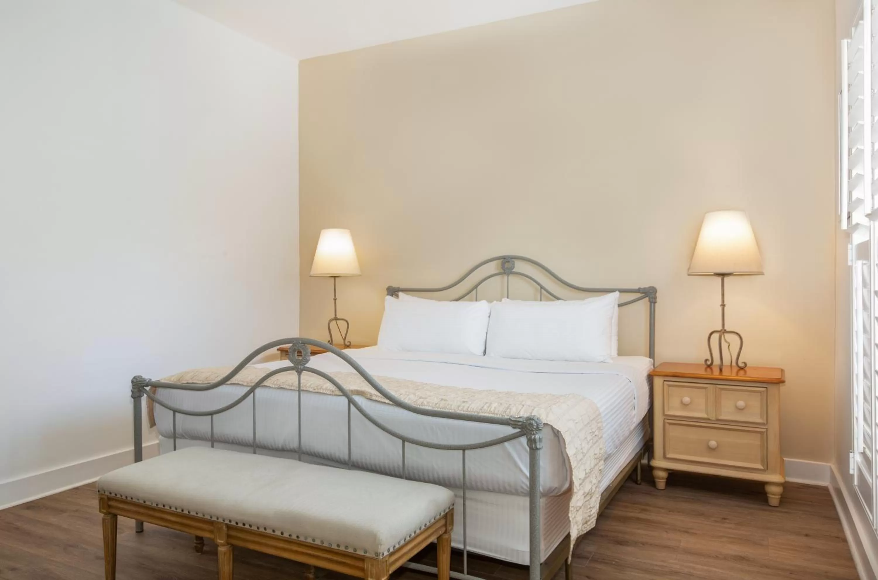 King Deluxe Suite in Paradise Inn - Adult Exclusive