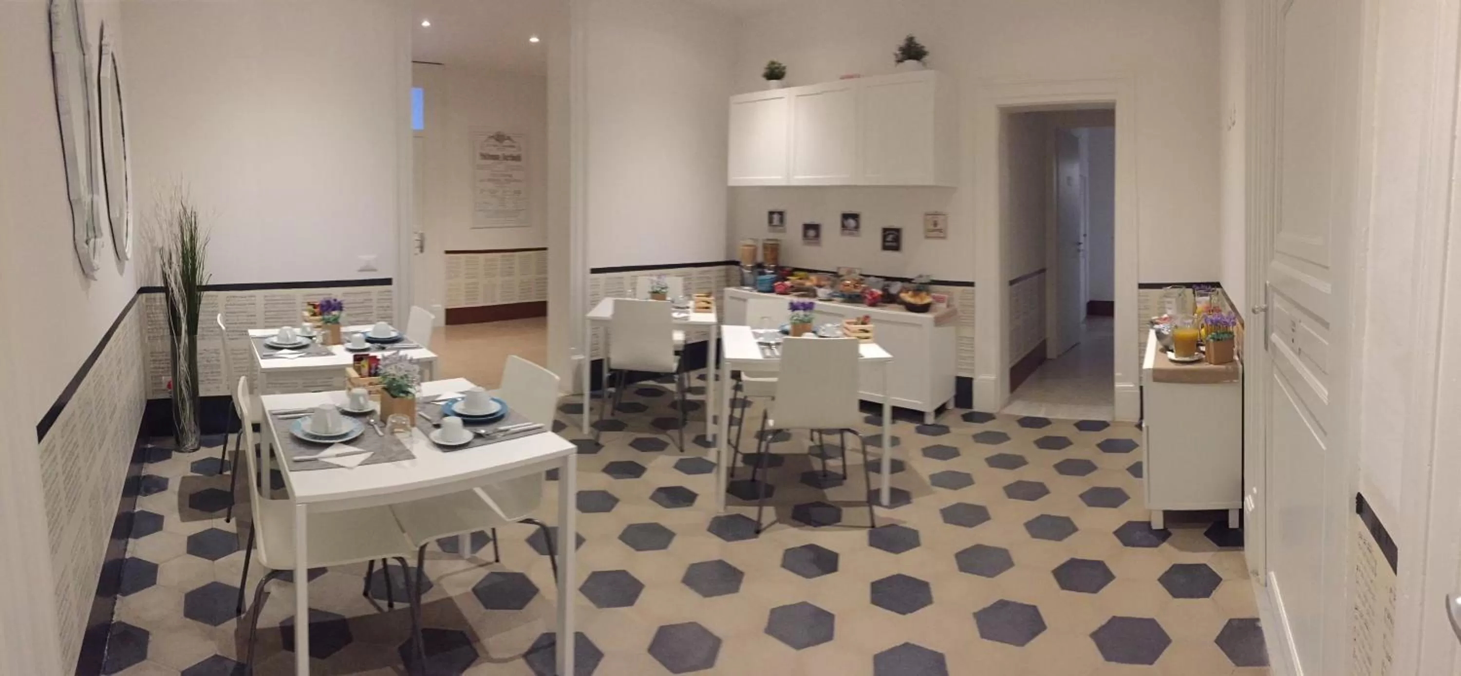 Breakfast in L'Opera Buffa