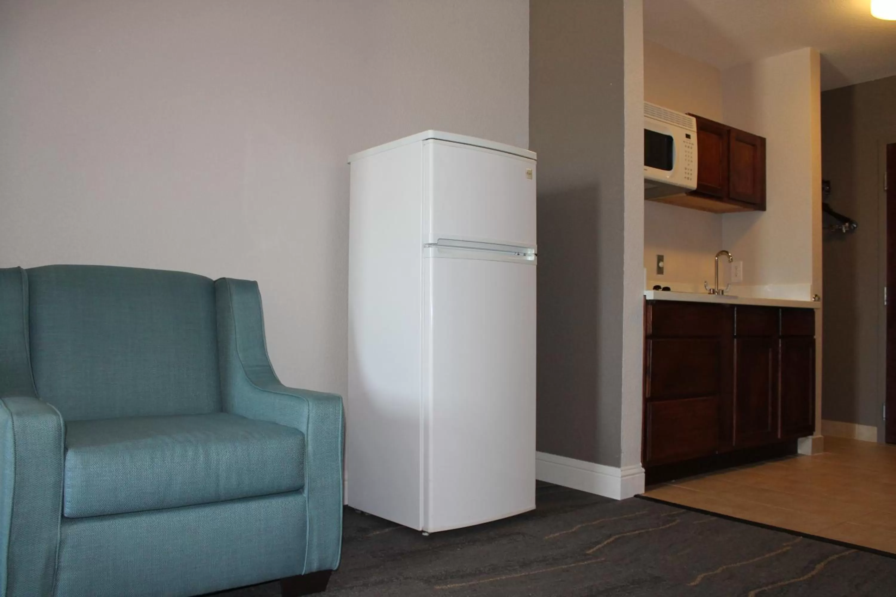 Kitchen or kitchenette in Quality Inn & Suites Port Arthur - Nederland