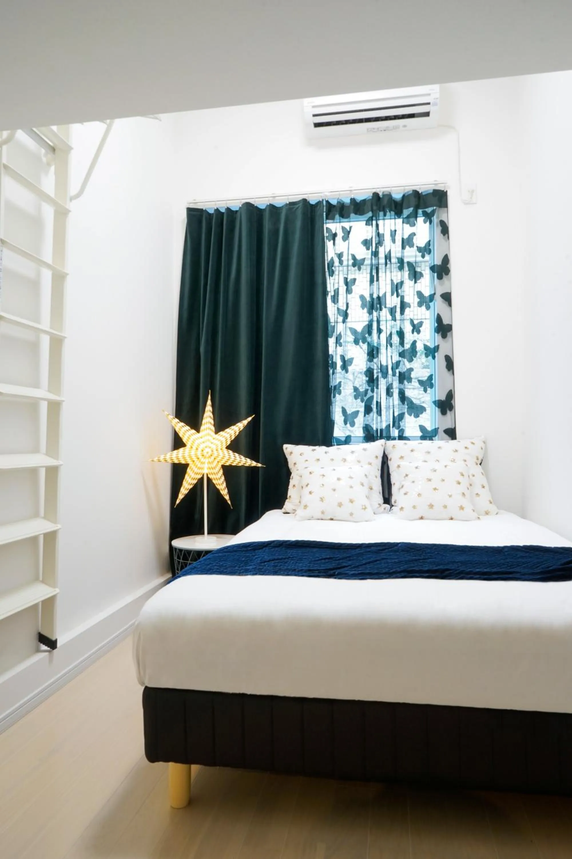 Bedroom, Bed in Blue Empire Hotel