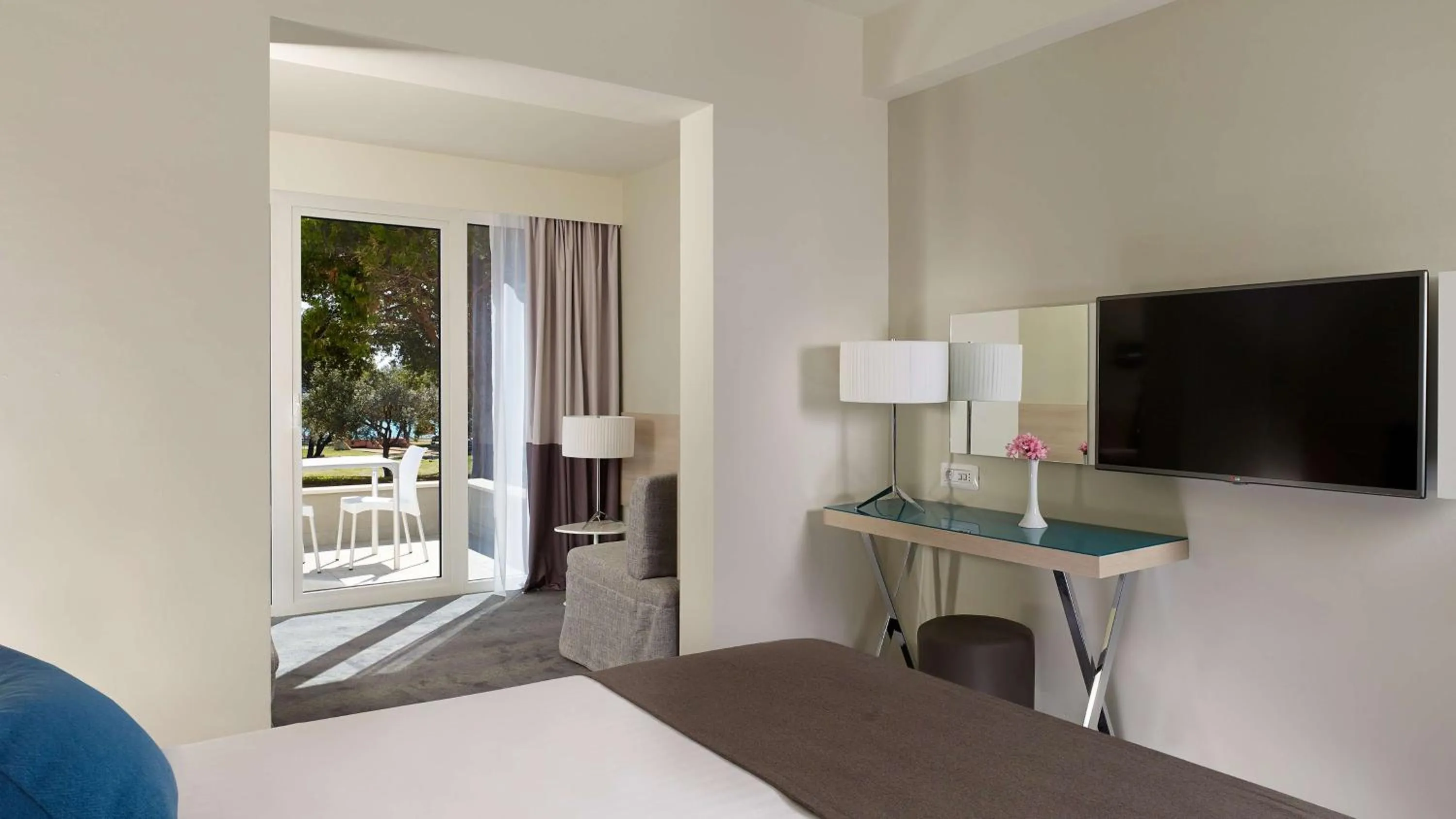 View (from property/room), Bed in Park Plaza Belvedere Medulin