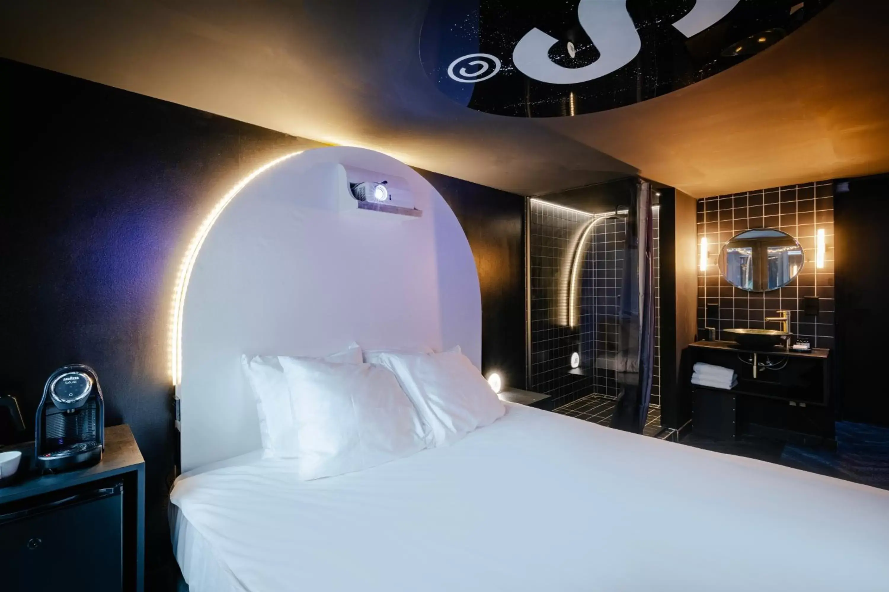 Double Room - "Le Noir" by SUPPER in SUPPER Hotel Double Room - "Le Noir" by SUPPER in SUPPER Hotel