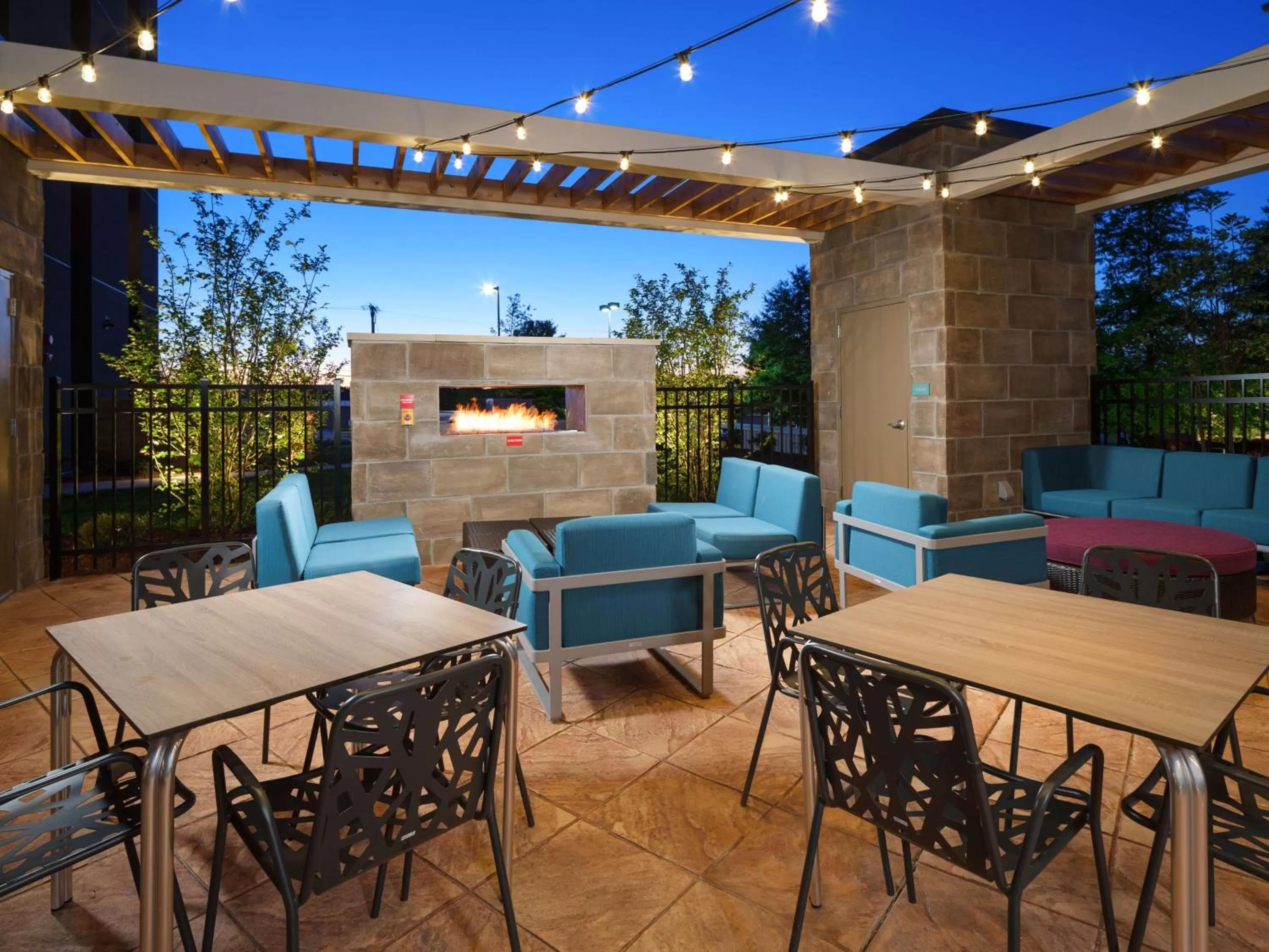 Dining area in Home2 Suites By Hilton Chattanooga Hamilton Place