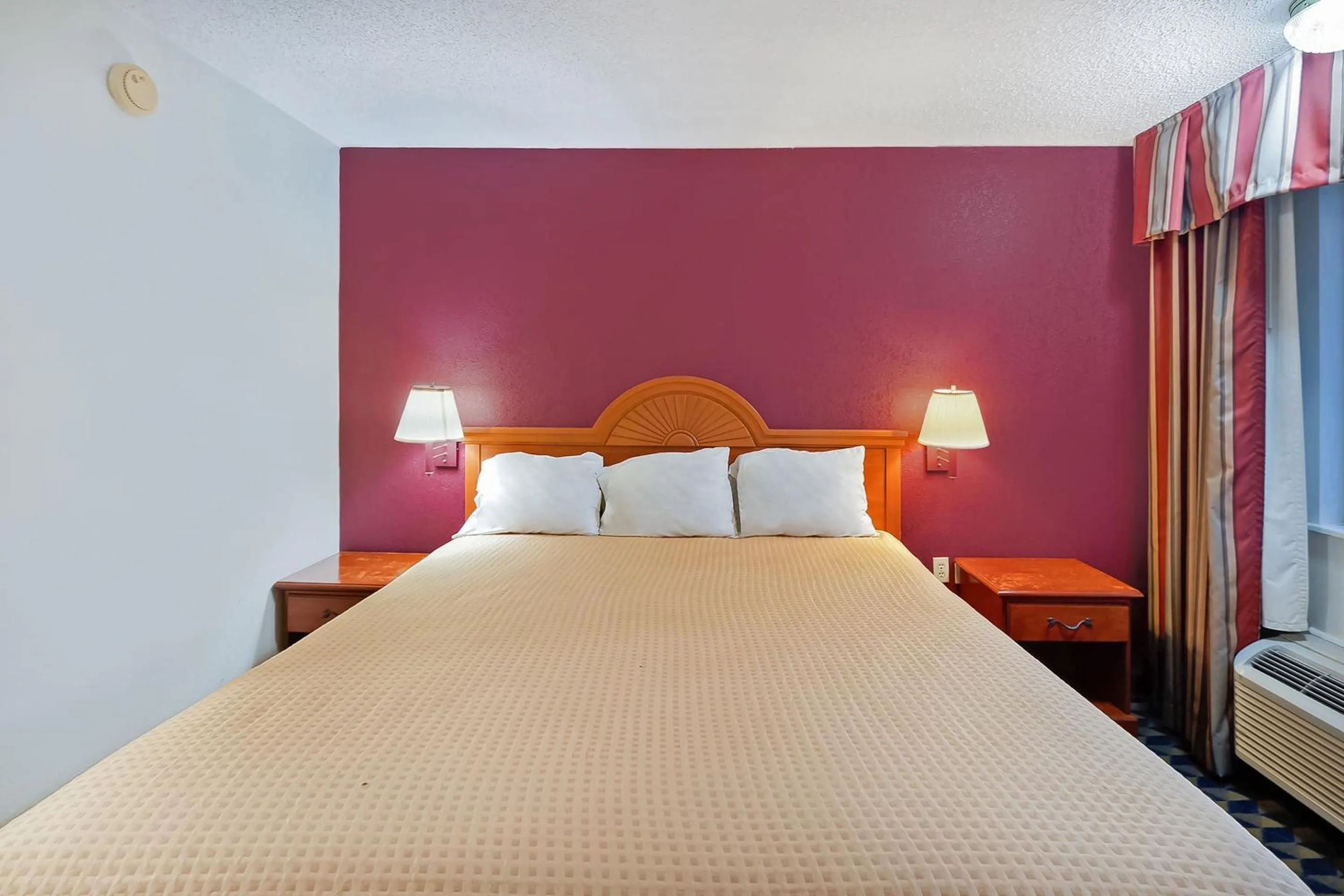 Bedroom in OYO Hotel Manning SC