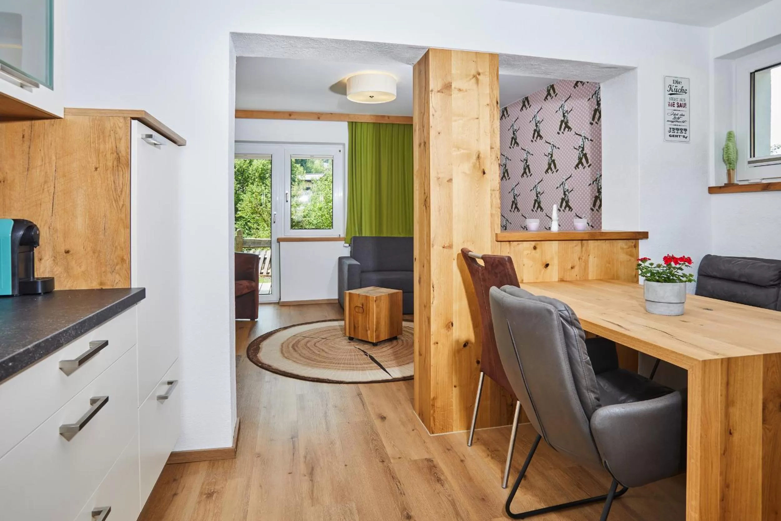 Kitchen or kitchenette, Seating Area in Home suite home