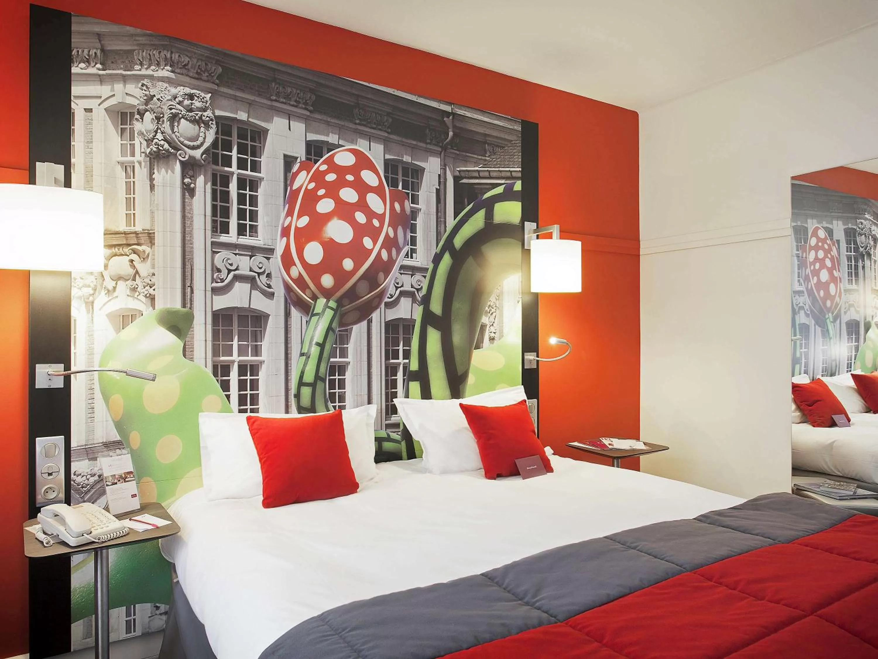 Property building, Bed in Mercure Lille Centre Grand Place