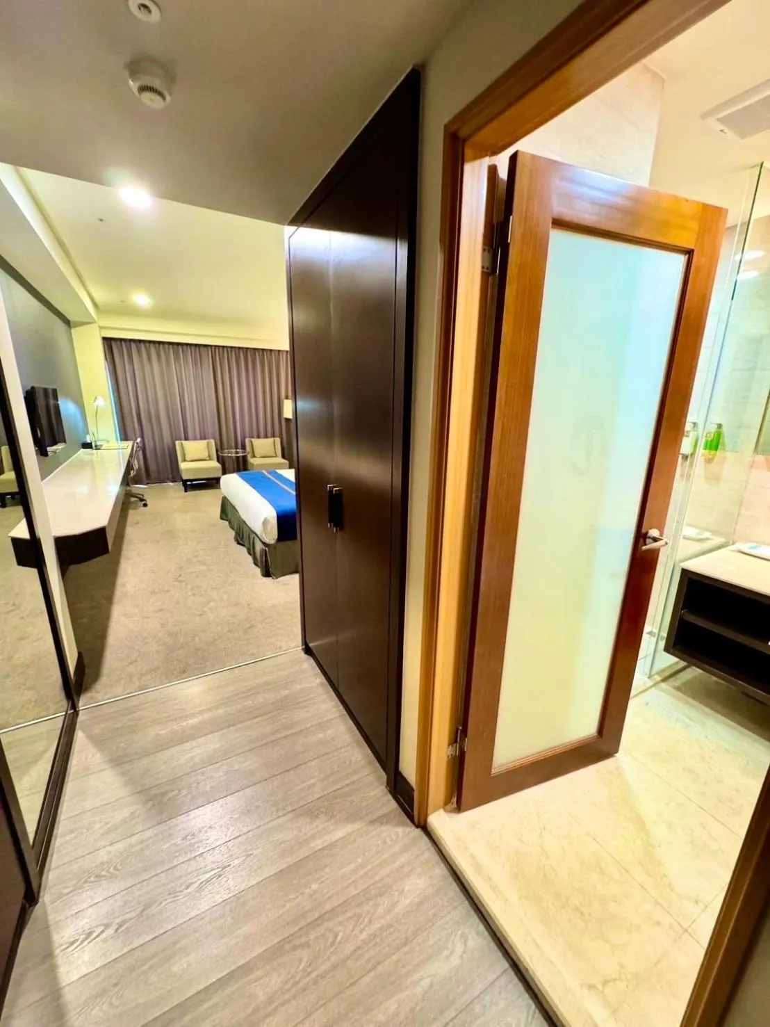 Photo of the whole room, Bed in Best Hotel