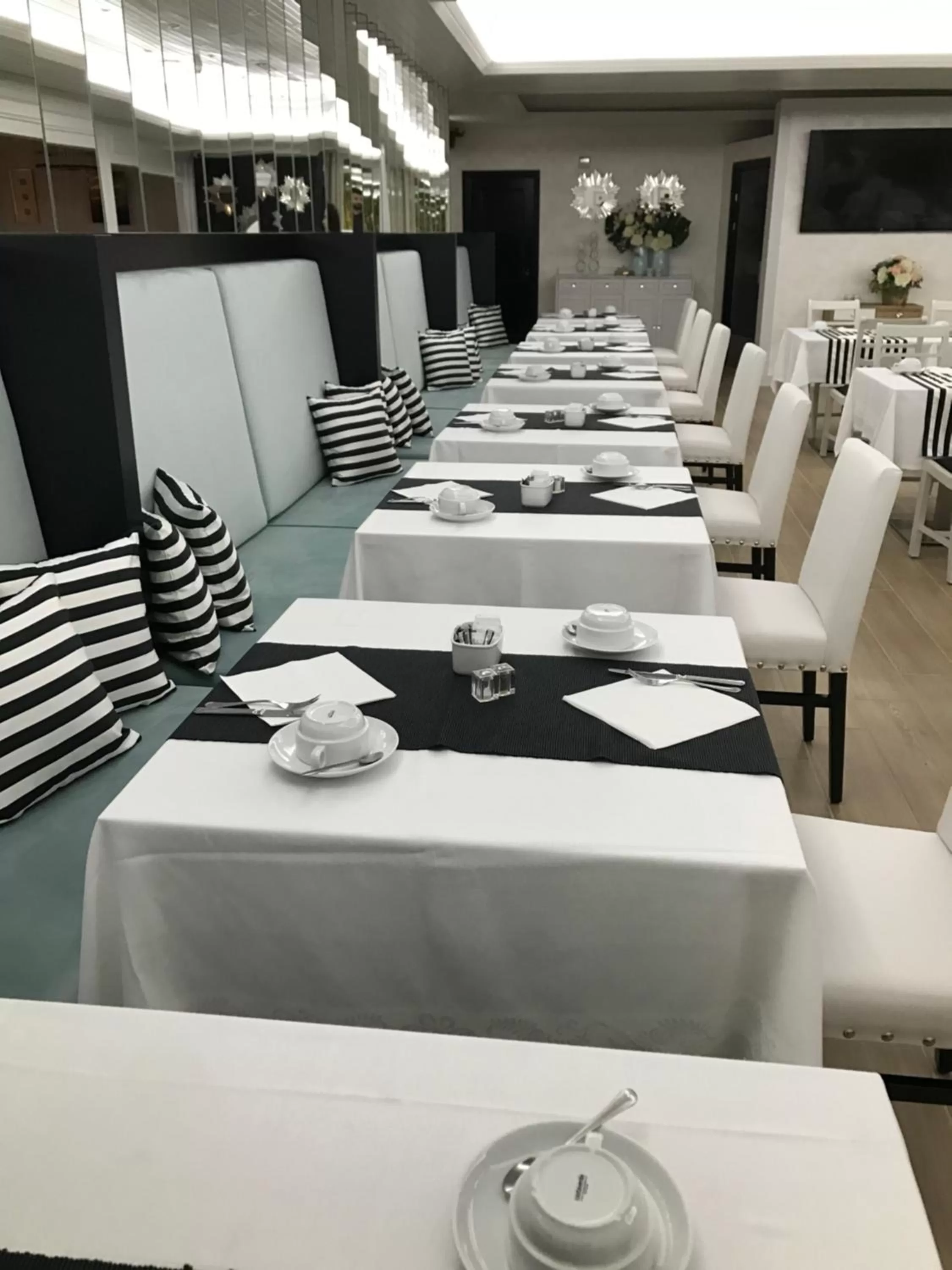 Restaurant/places to eat in Hotel Cristal Marinha