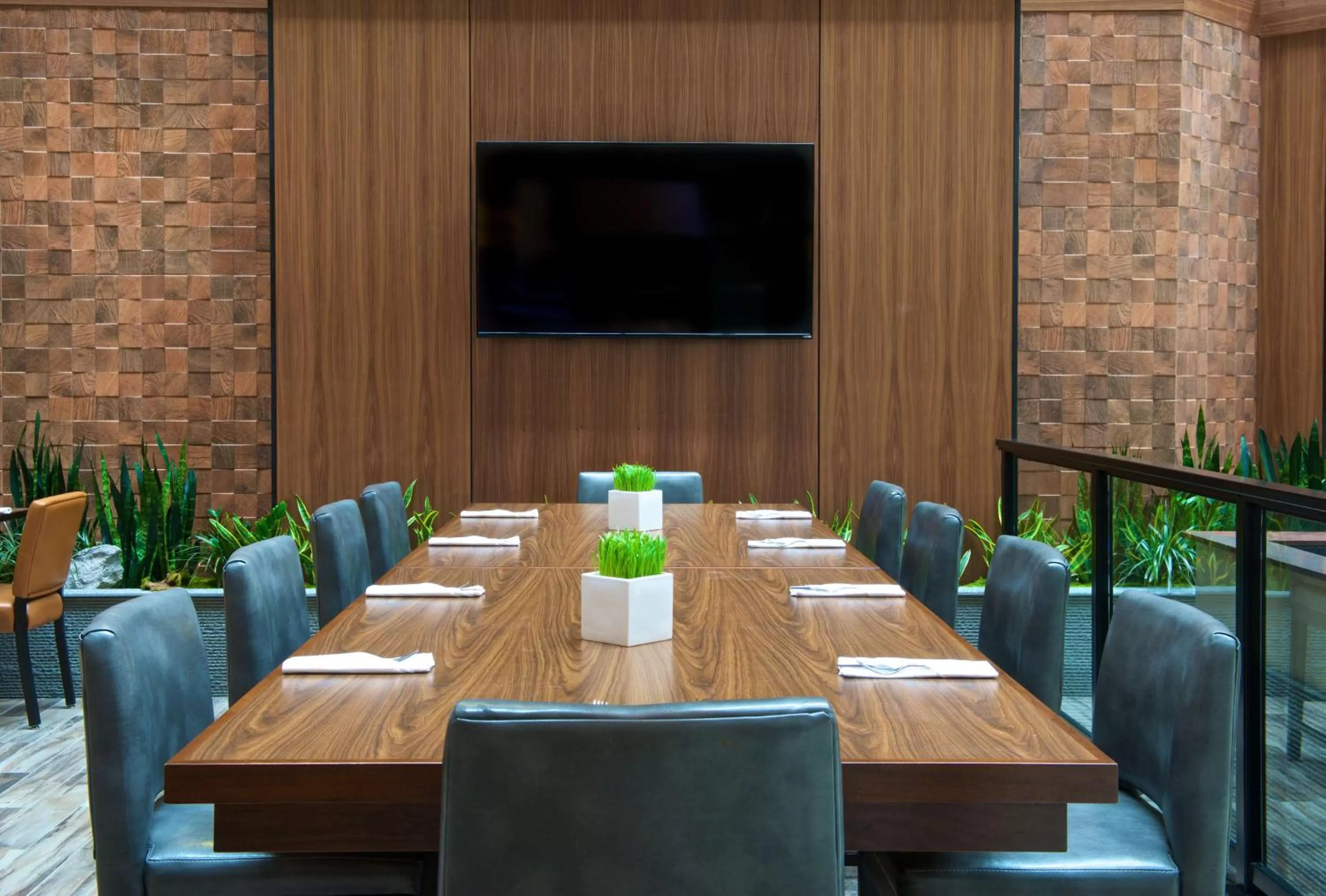 Lobby or reception in Embassy Suites by Hilton Portland Tigard