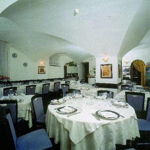 Restaurant/places to eat in Hotel Mediterranee