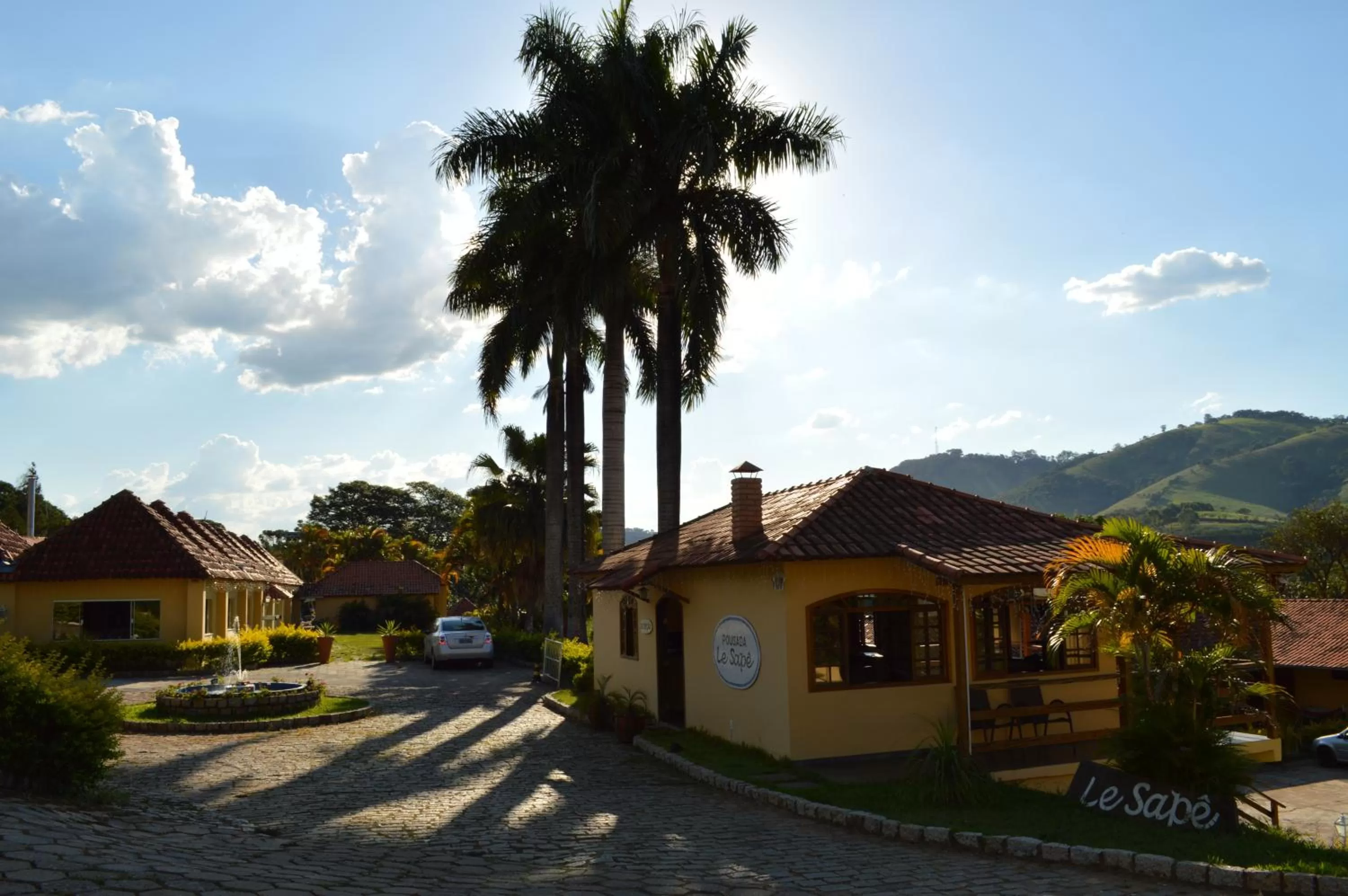 Facade/entrance, Property Building in Pousada Le Sapê