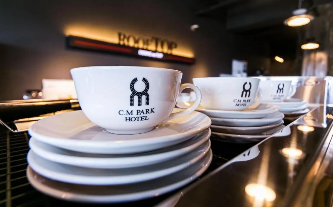 Restaurant/places to eat in CM Park Hotel