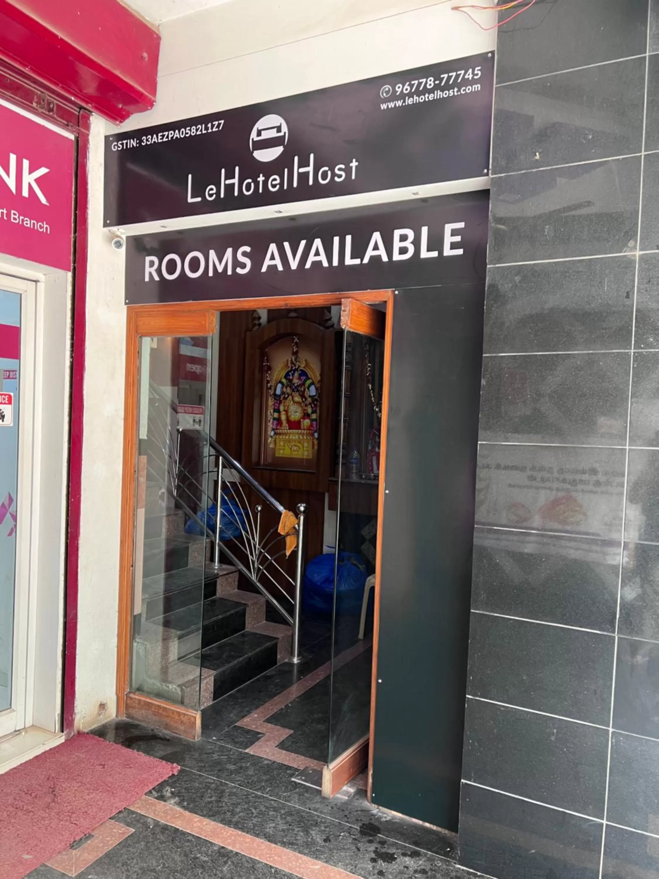 Facade/entrance in Le Hotel Host