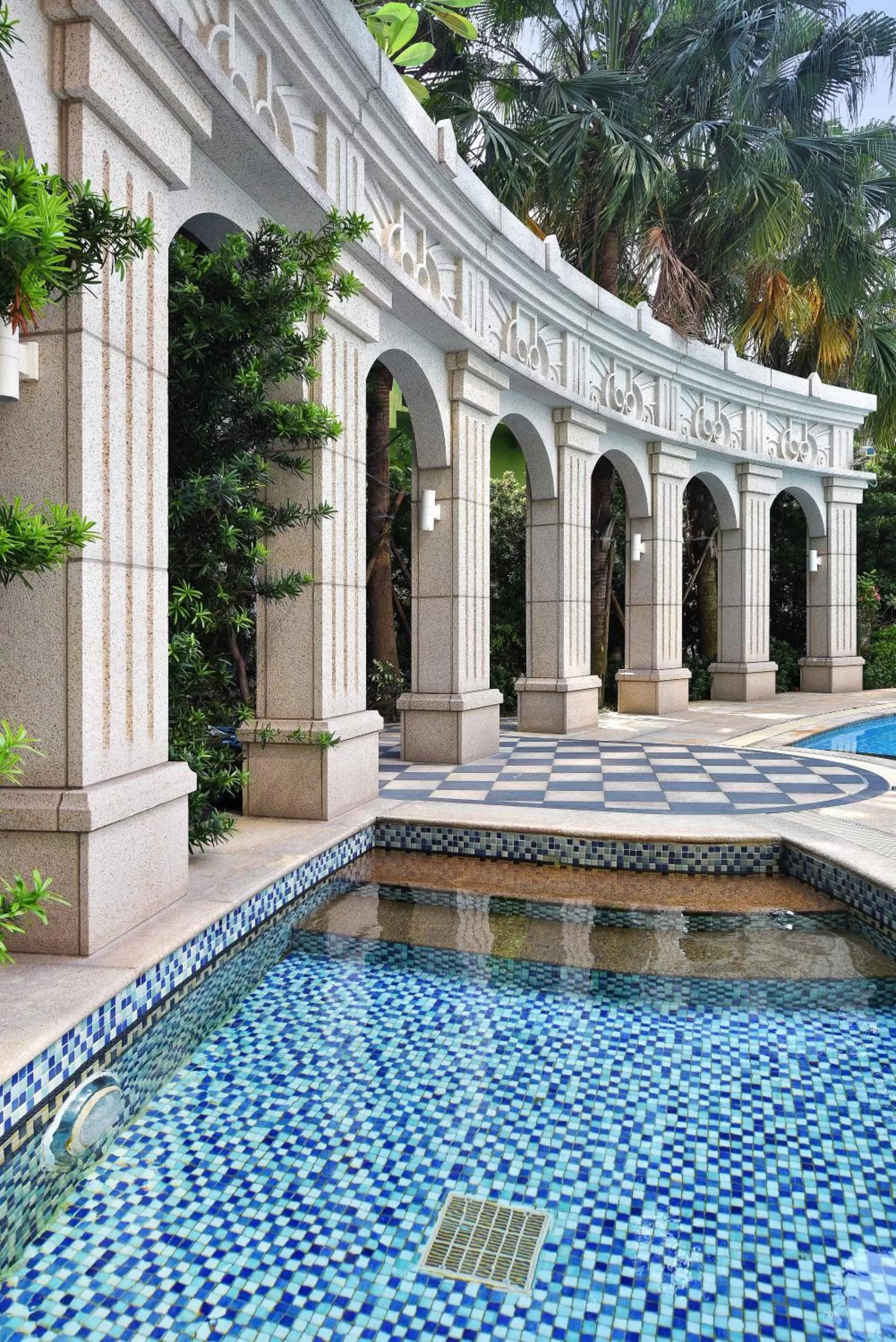 Swimming pool in Fullon Hotel Kaohsiung