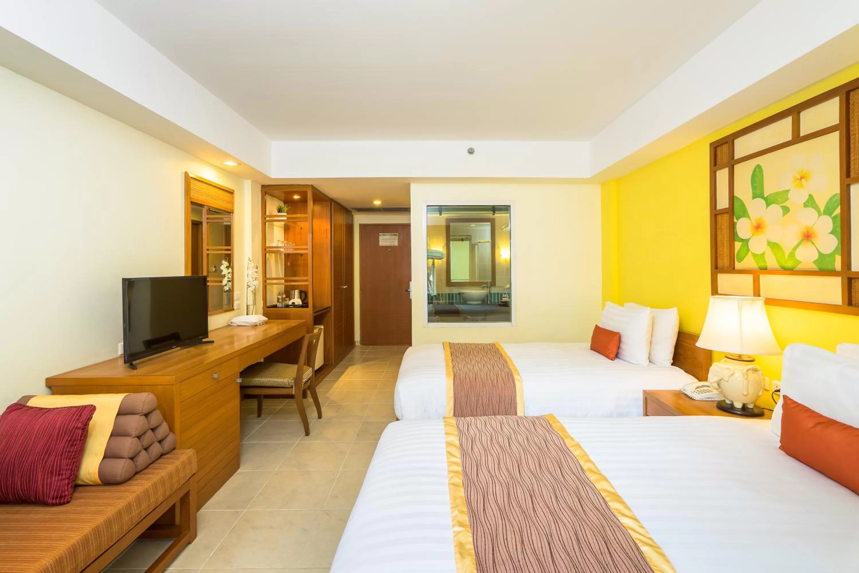Photo of the whole room, Bed in Cosy Beach Hotel - SHA Extra Plus