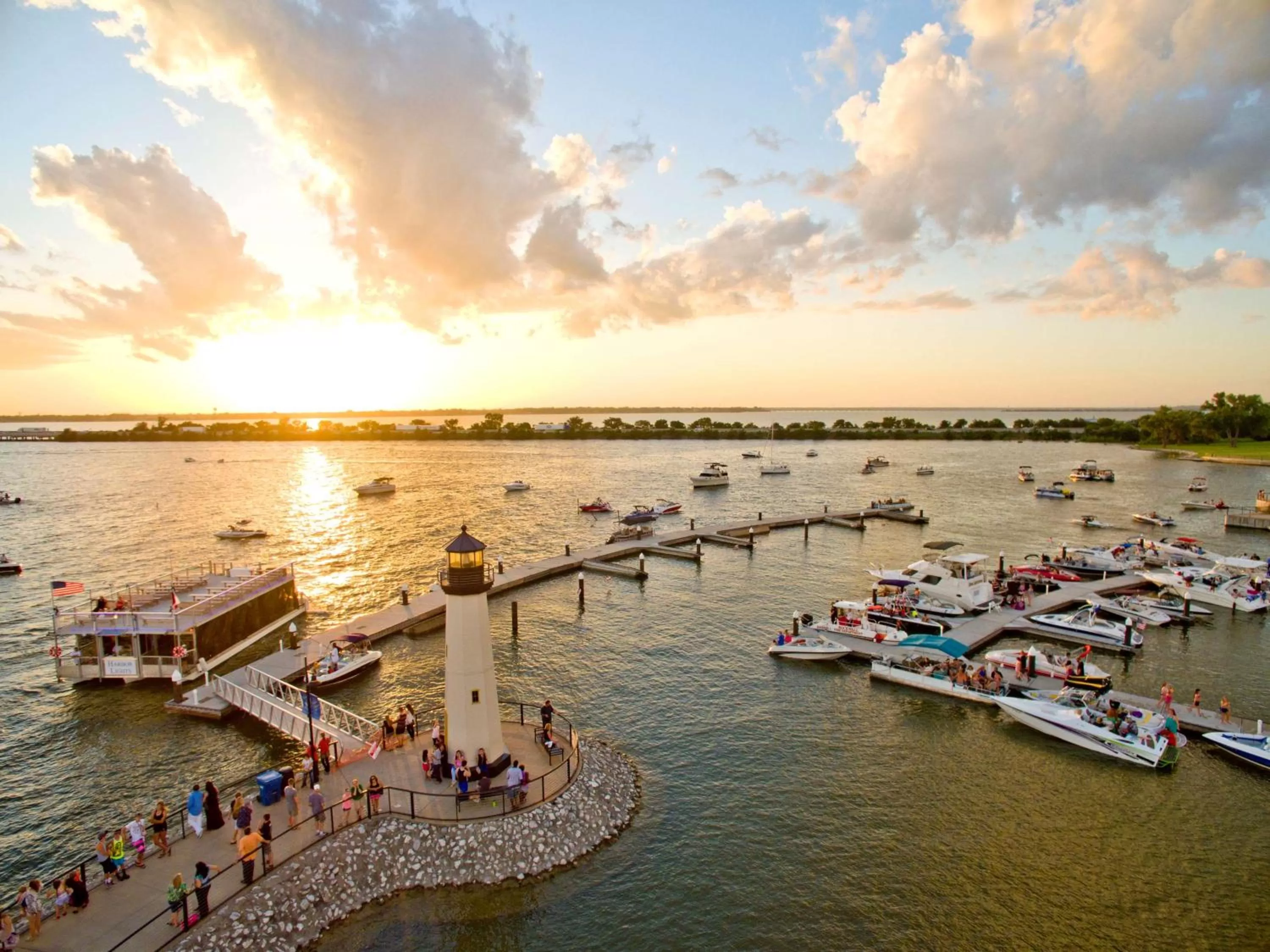 Property building in Hilton Dallas/Rockwall Lakefront Hotel