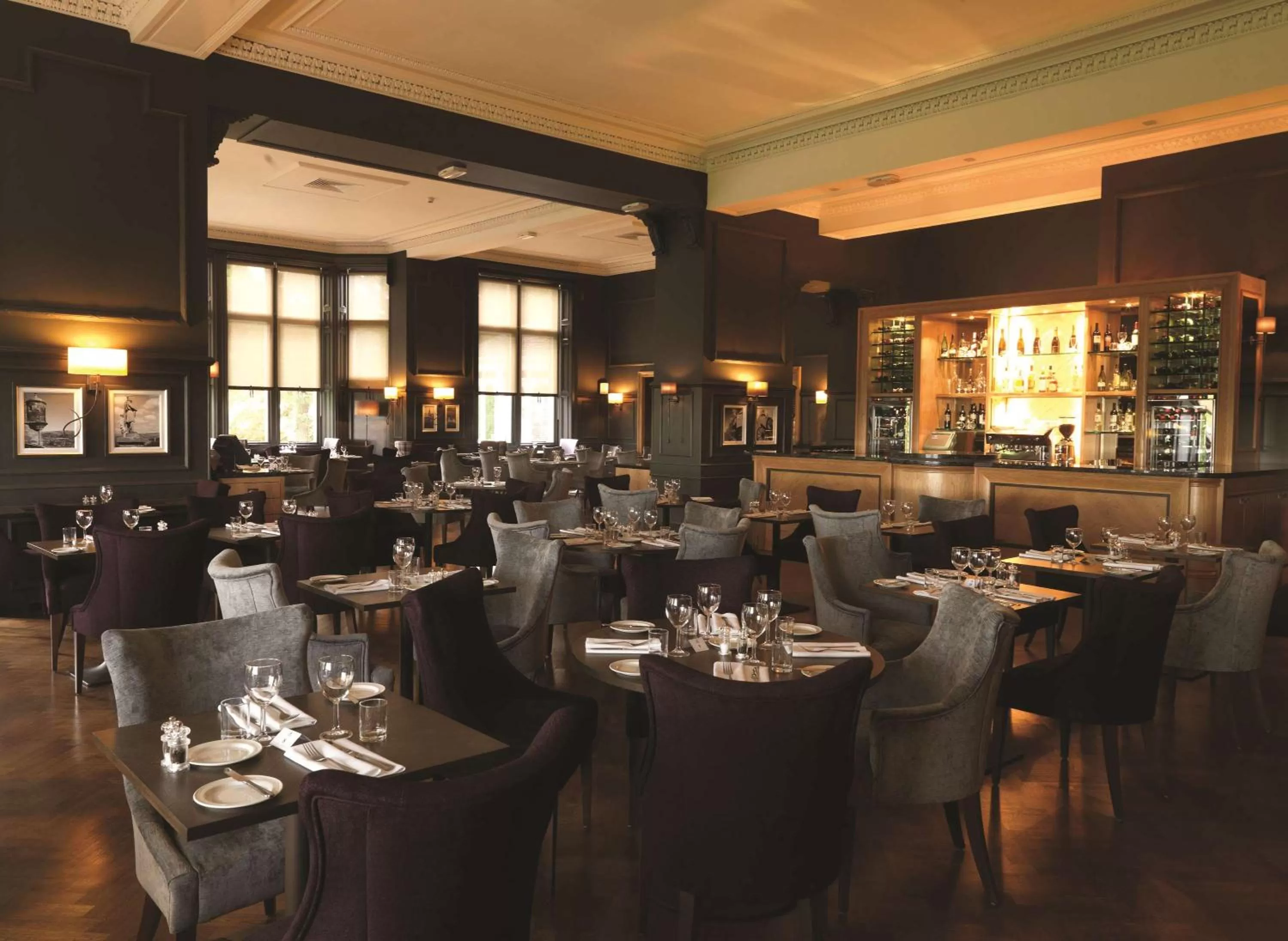 Lounge or bar in DoubleTree by Hilton Dunblane Hydro Hotel