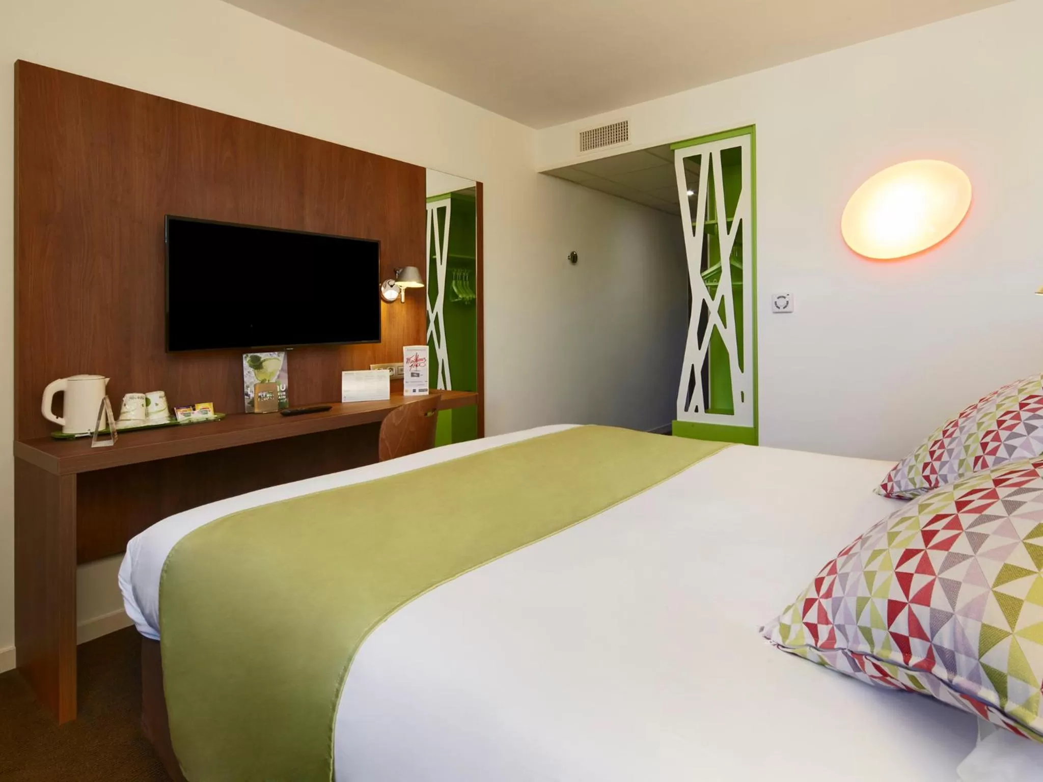 Bedroom in Campanile Ales Centre - Cévennes