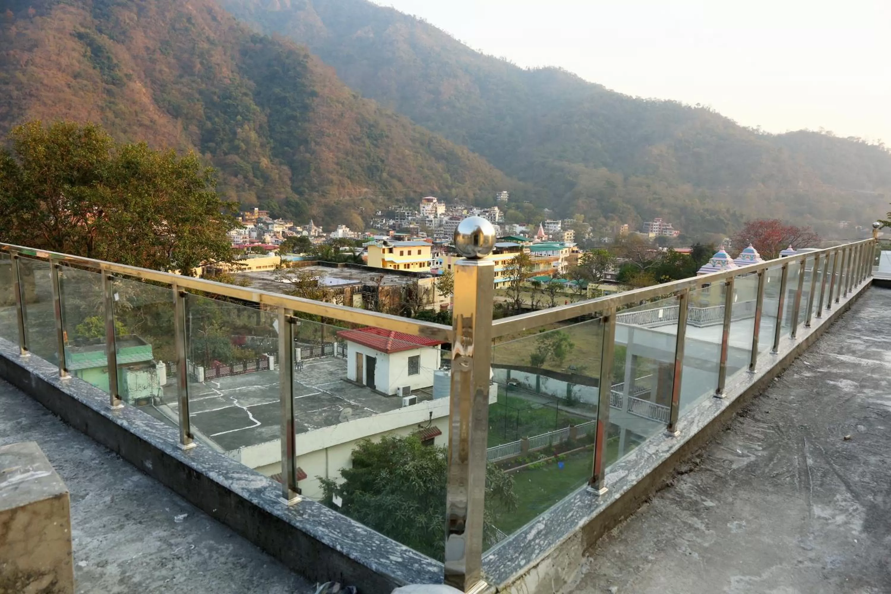 Mountain view in Tapovan New Residency - 5 minutes walk to Laxman jhula
