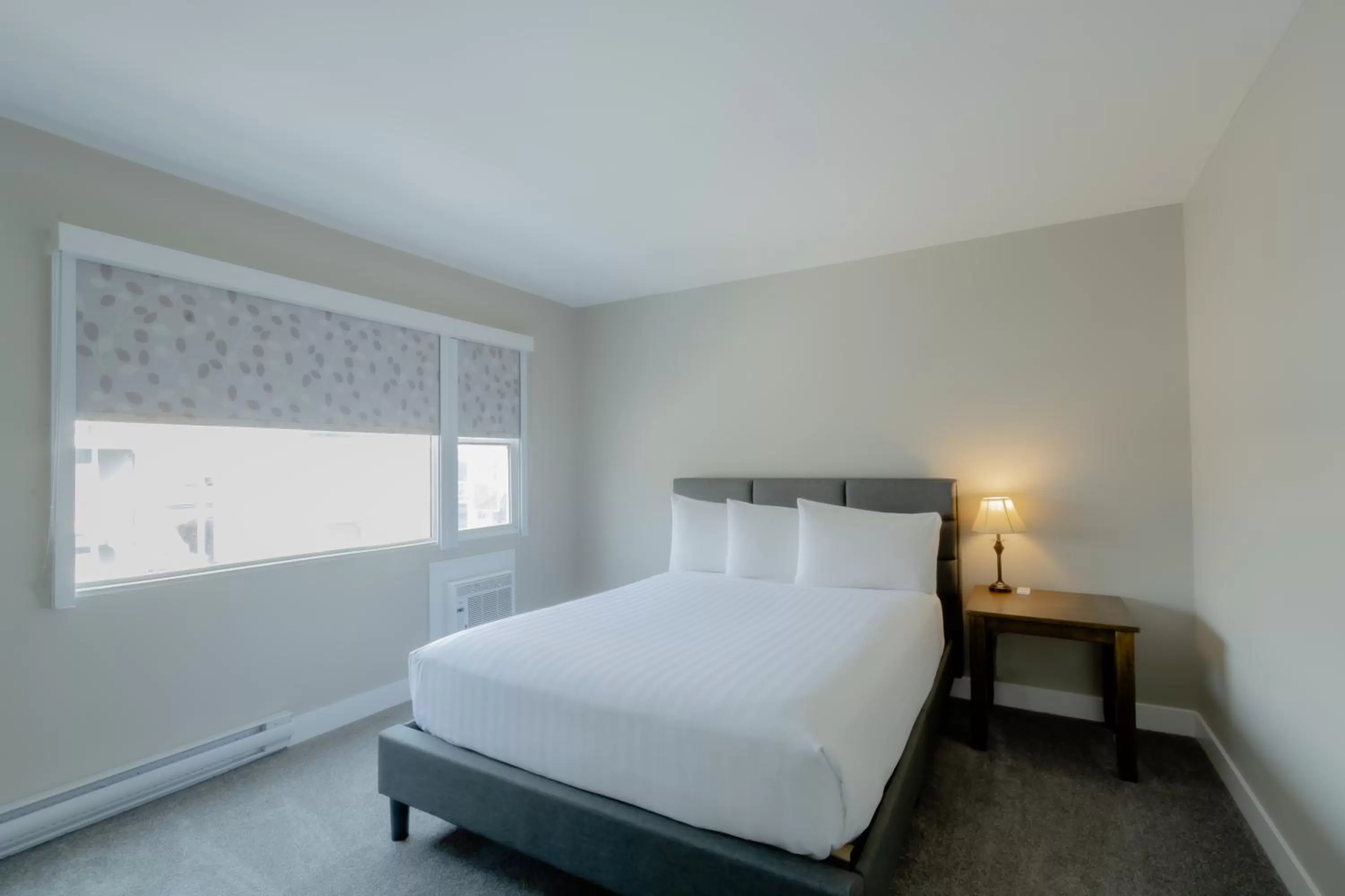 Bedroom, Bed in Scott's Inn & Suites