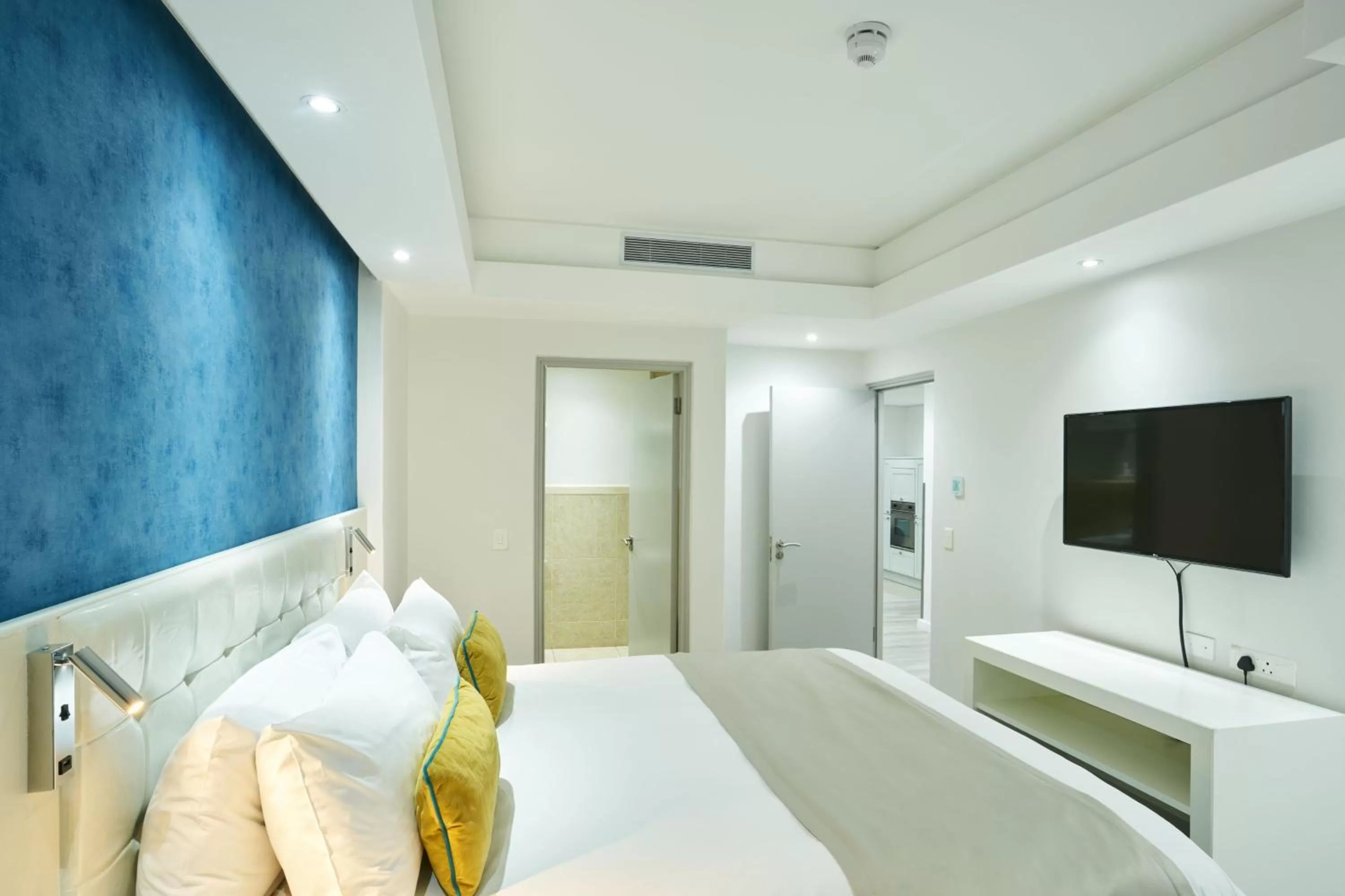 Bedroom, Bed in Protea Hotel by Marriott Cape Town North Wharf