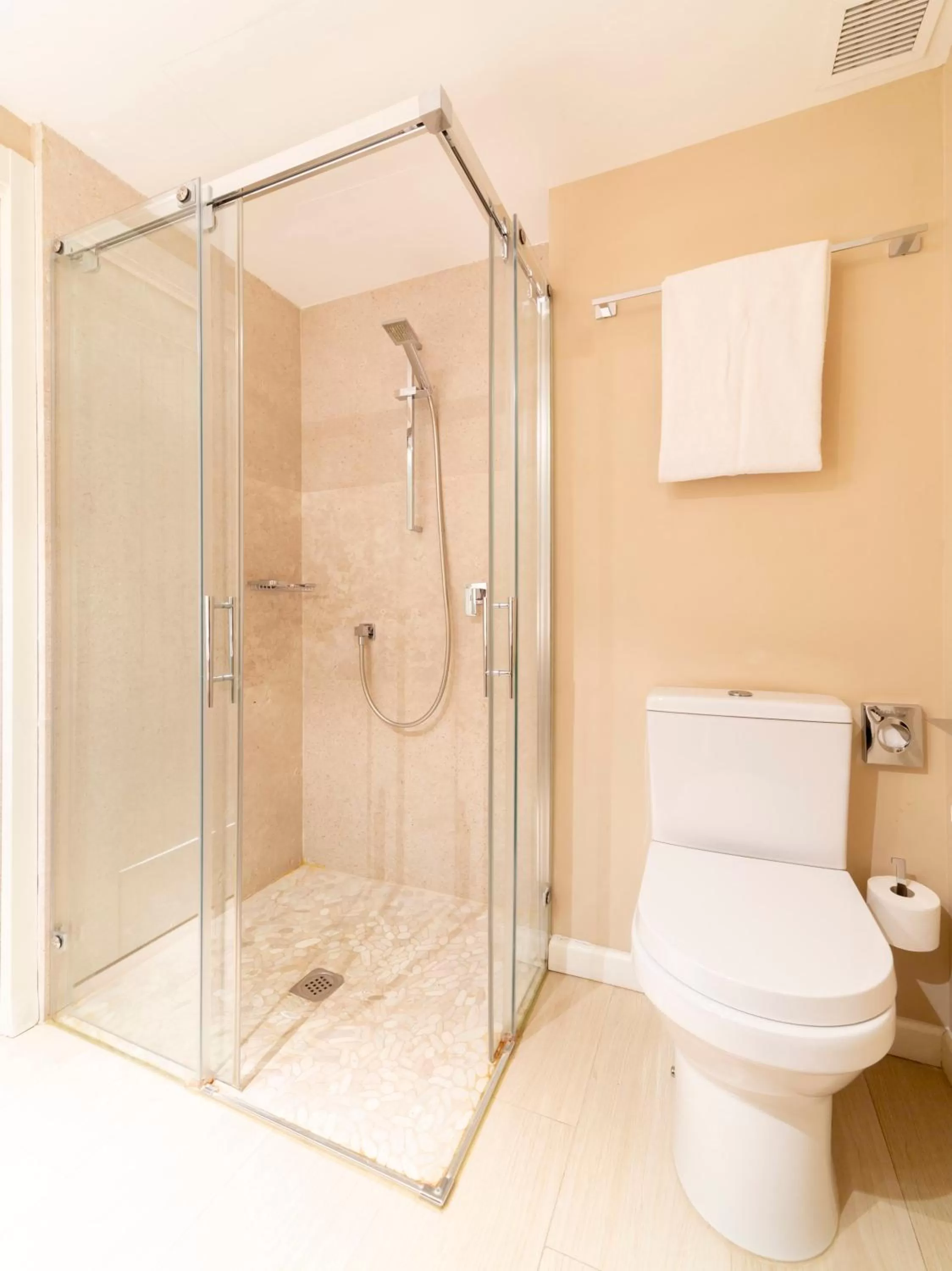 Bathroom in Hotel Altora