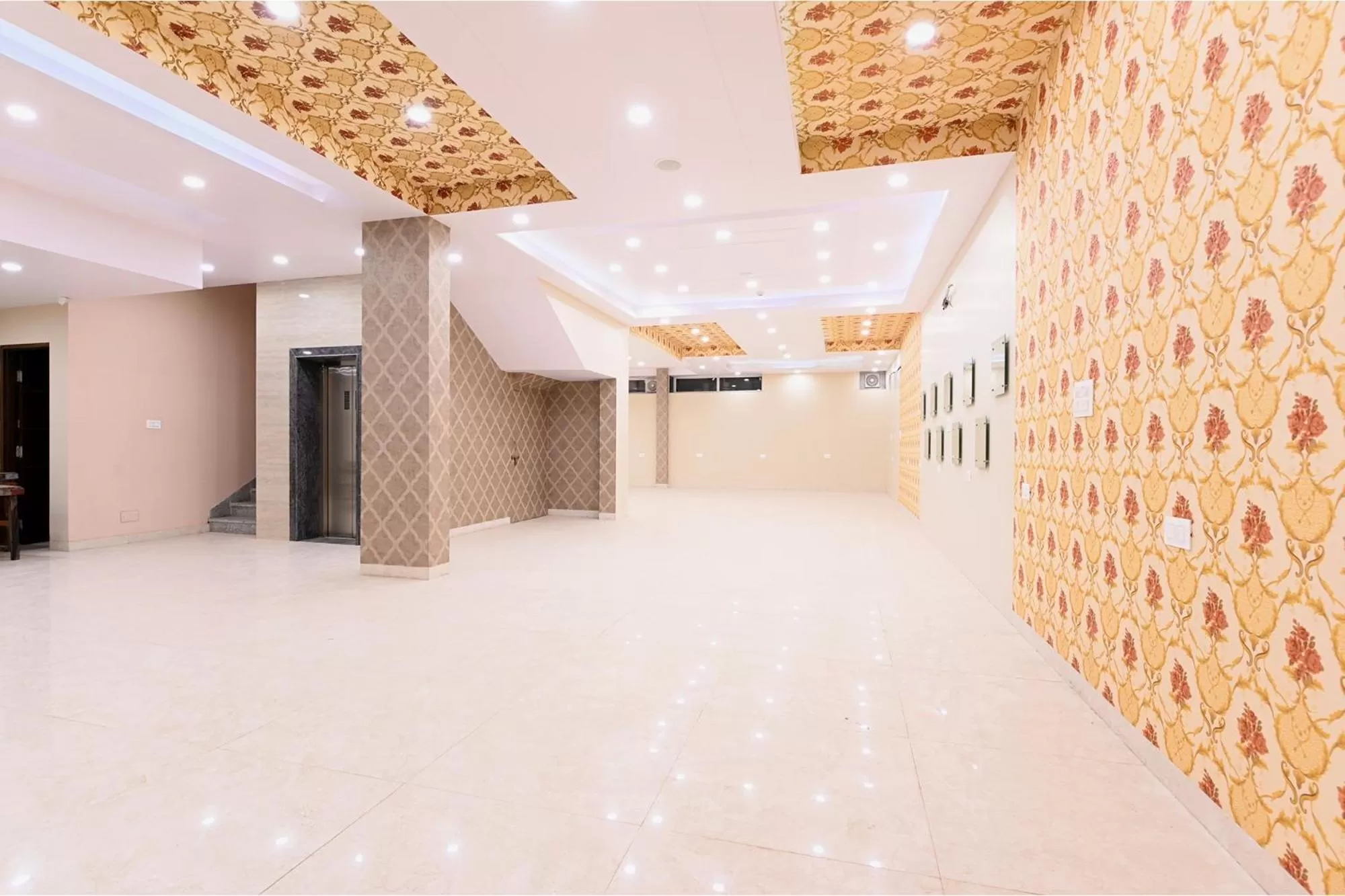 Banquet/Function facilities in FabHotel 7th Crossing Malviya Nagar