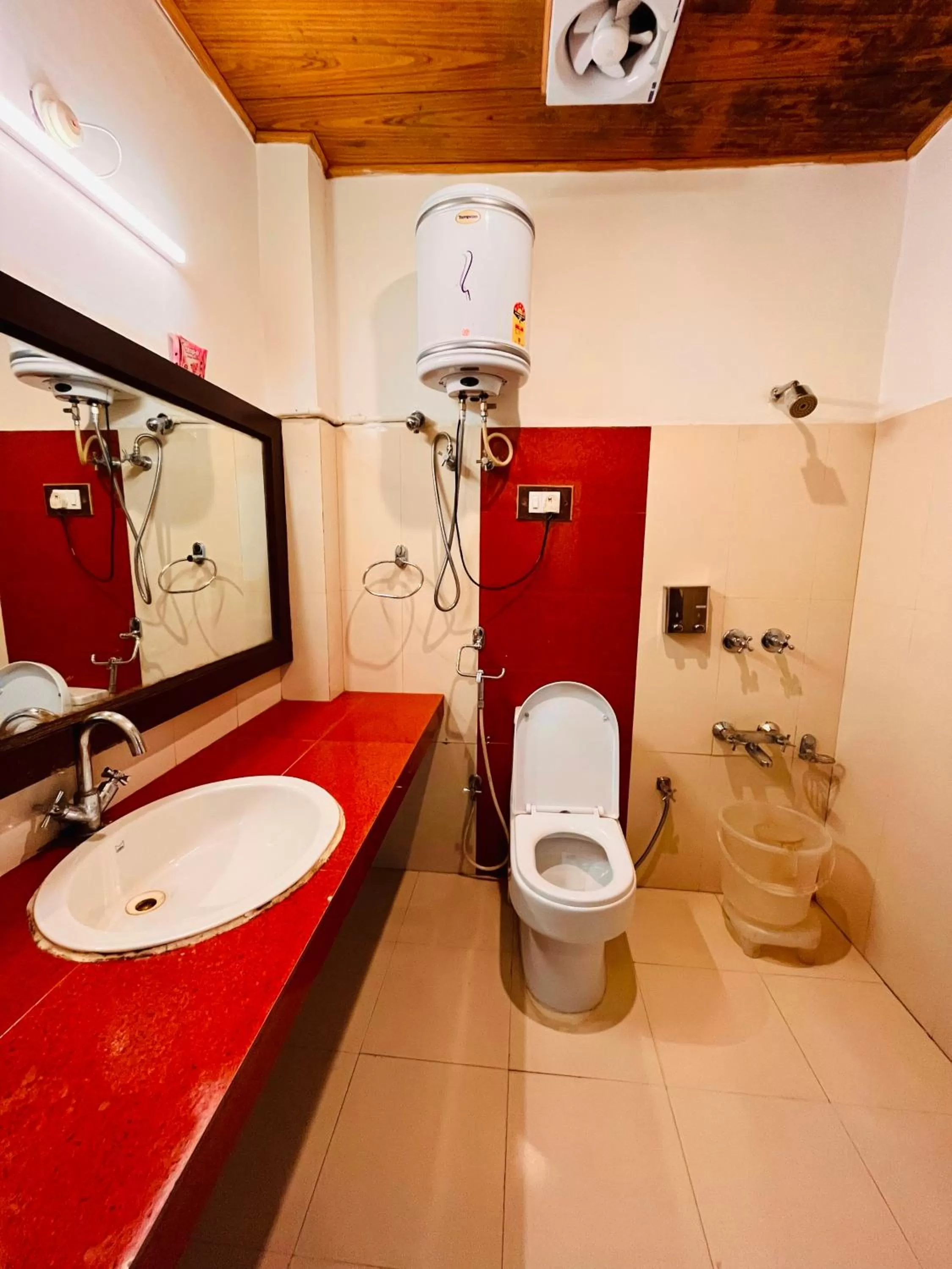 Bathroom in Dafodil INN - A Four star Luxury hotel, Manali