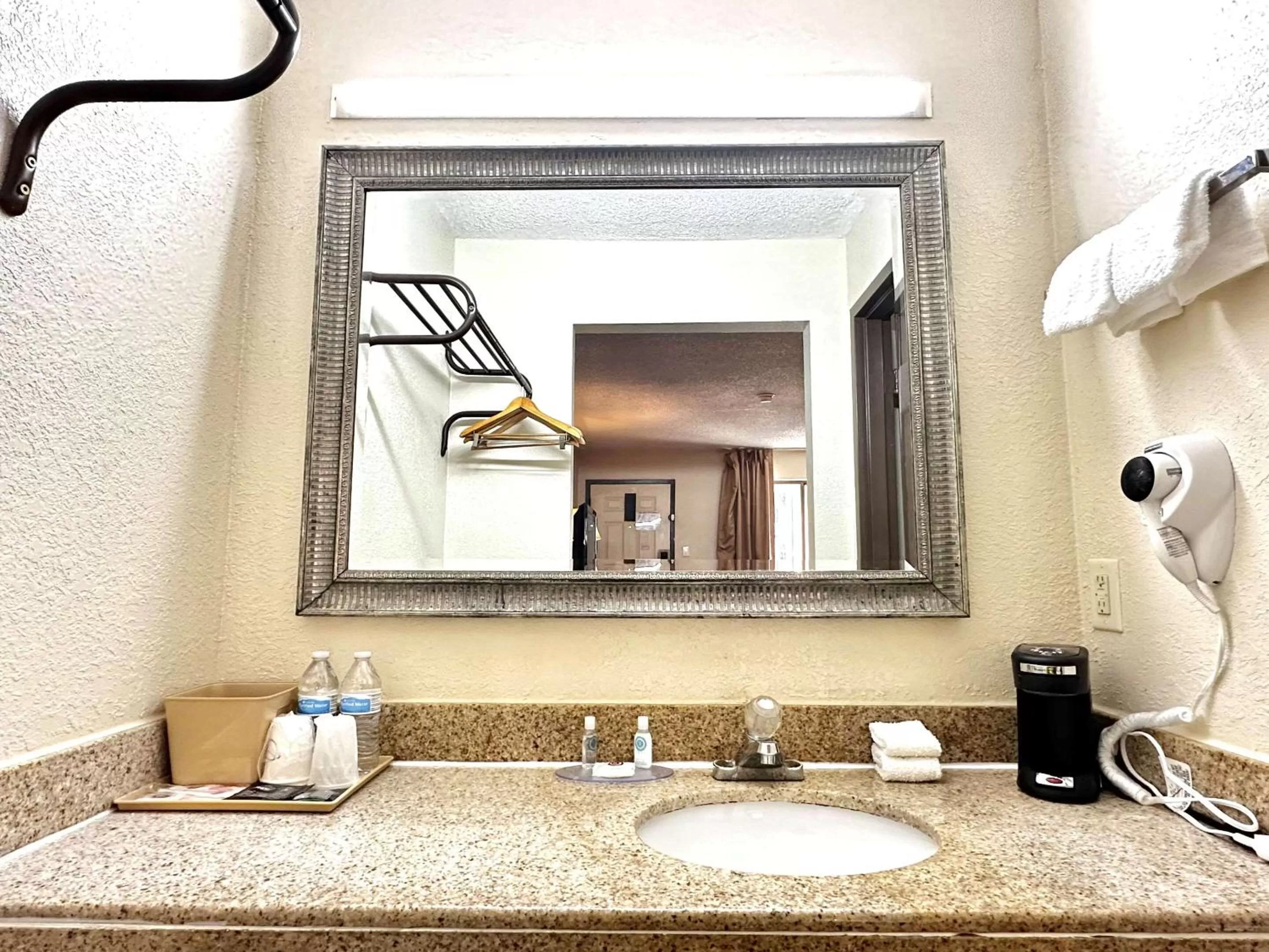 Queen Room with Two Queen Beds - Accessible/Non Smoking in EconomyLodge