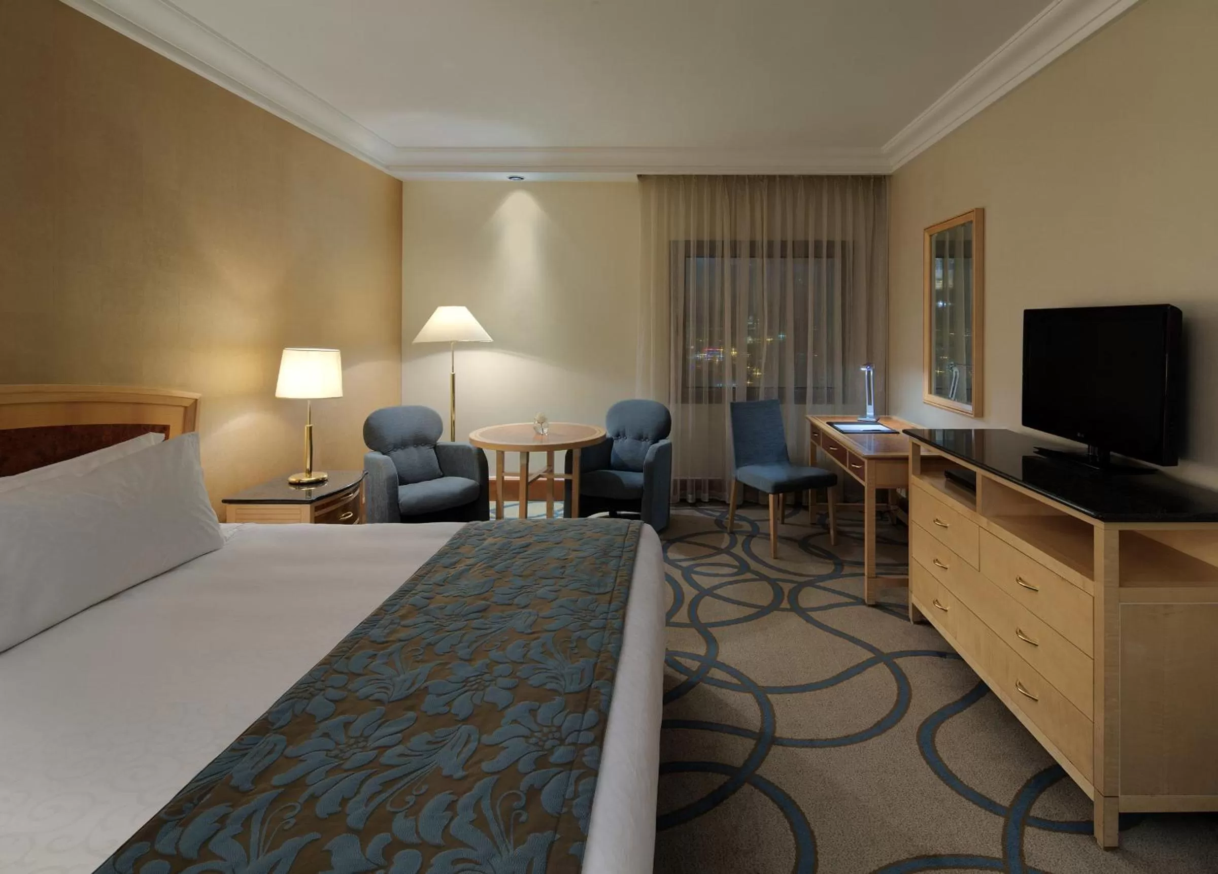 Photo of the whole room, Bed in InterContinental Bahrain by IHG