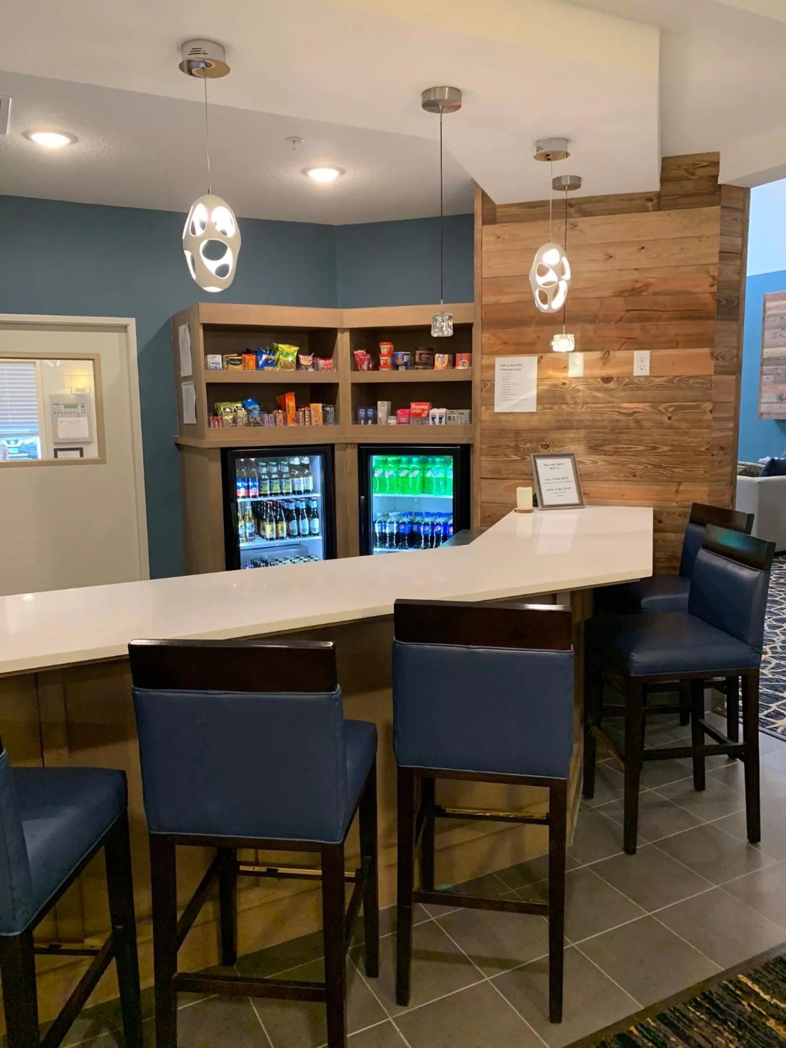 Lounge or bar in Little Crow Resort & Conference, Trademark by Wyndham