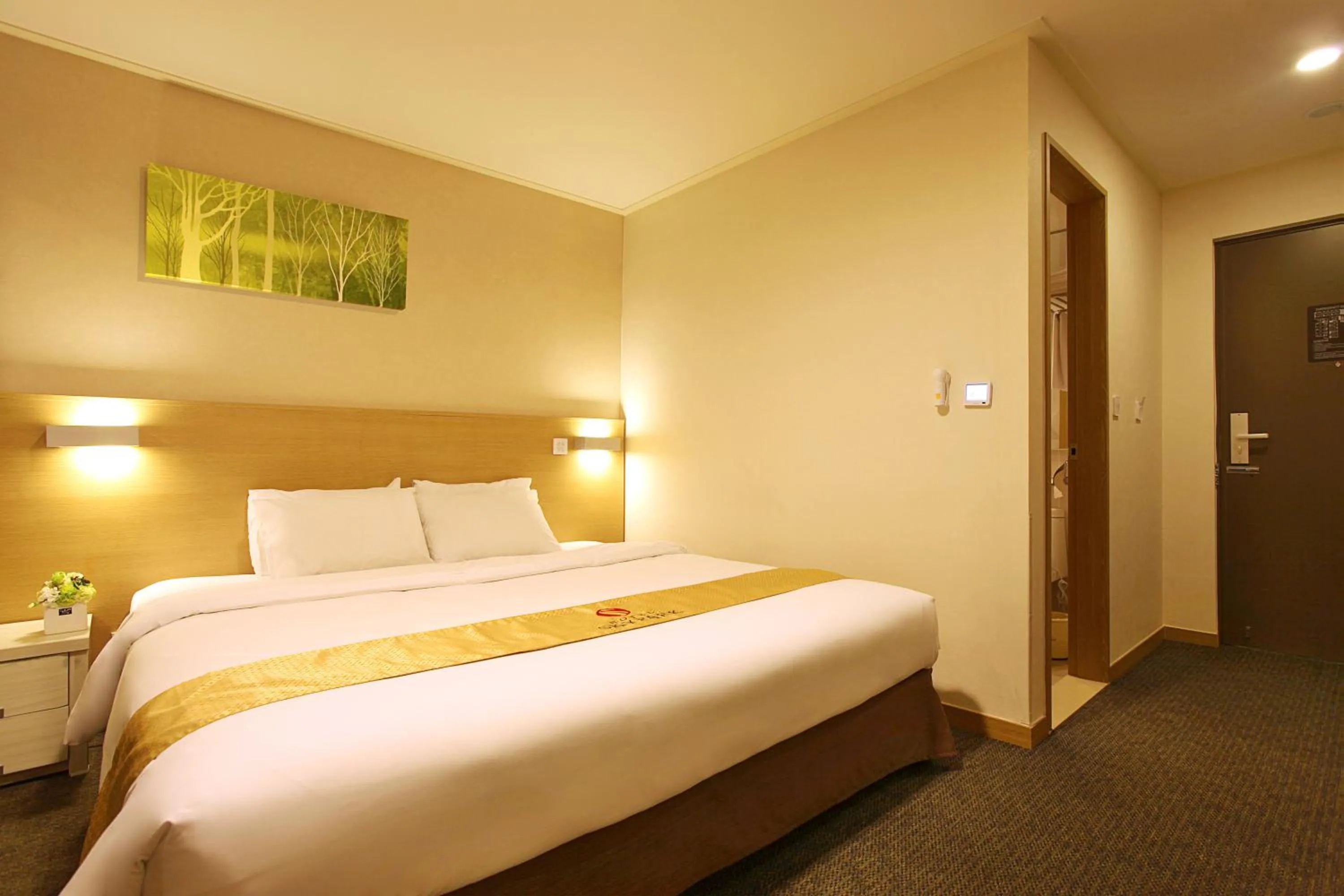 Bedroom, Bed in Hotel Skypark Jeju 1 Newly renovated