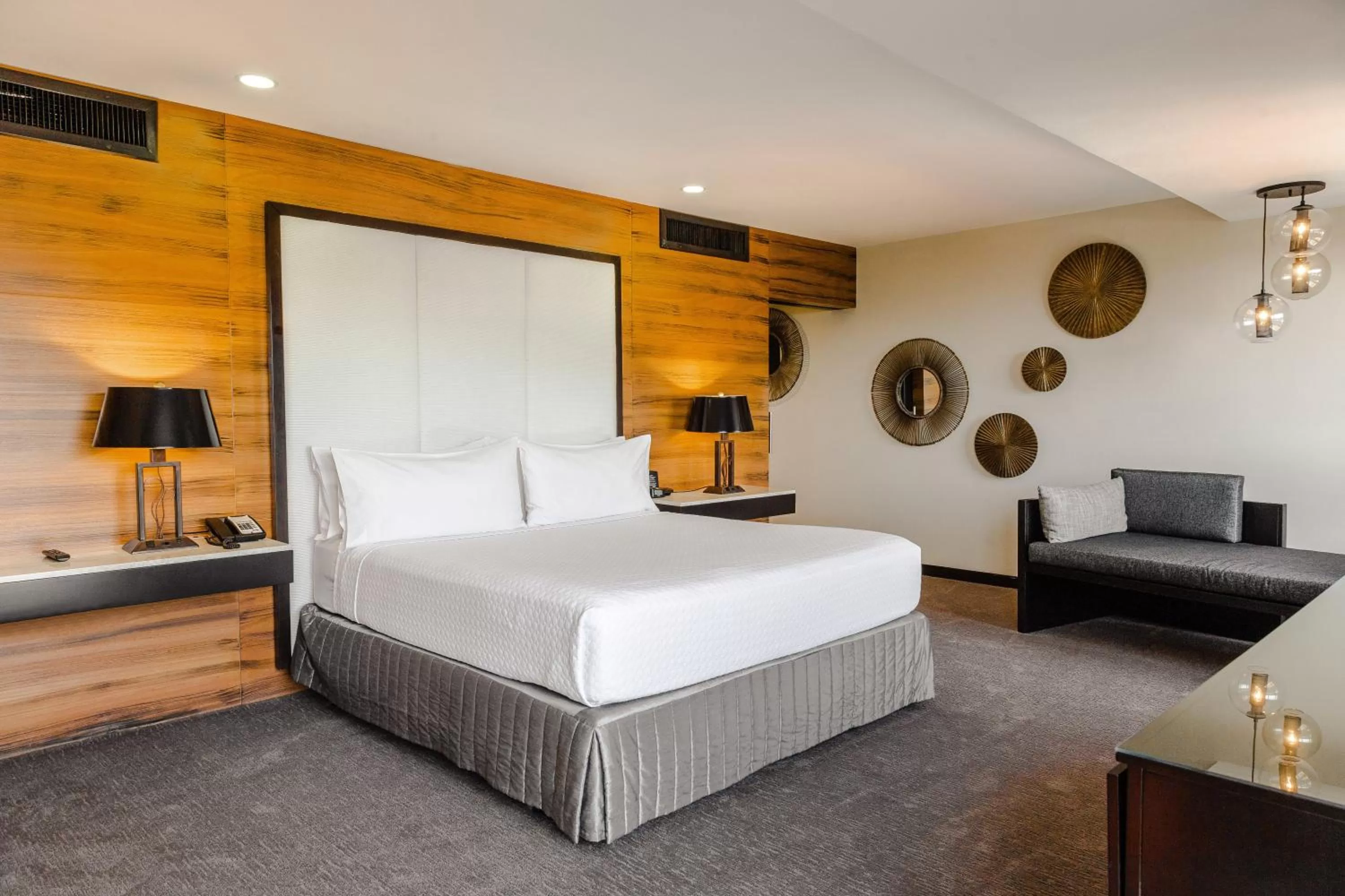 Photo of the whole room, Bed in Hilton San Salvador