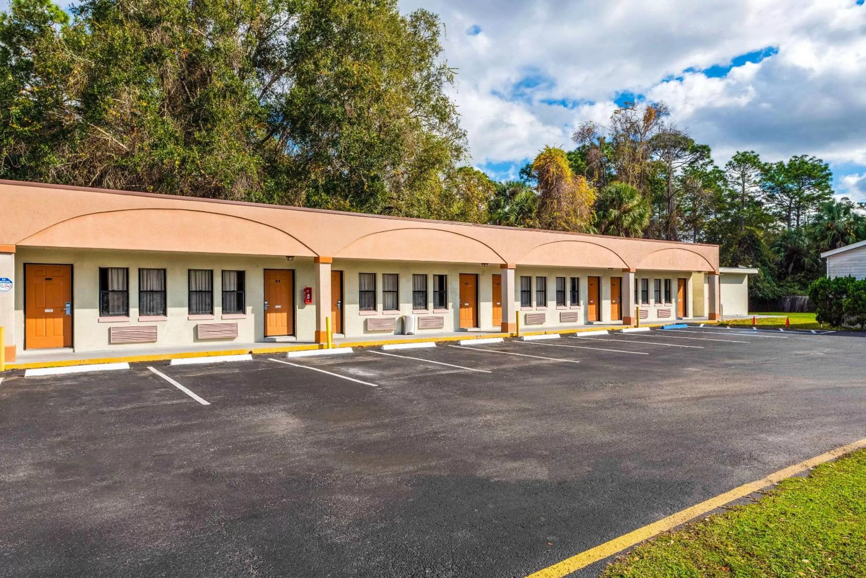 Property building in Econo Lodge Crystal River
