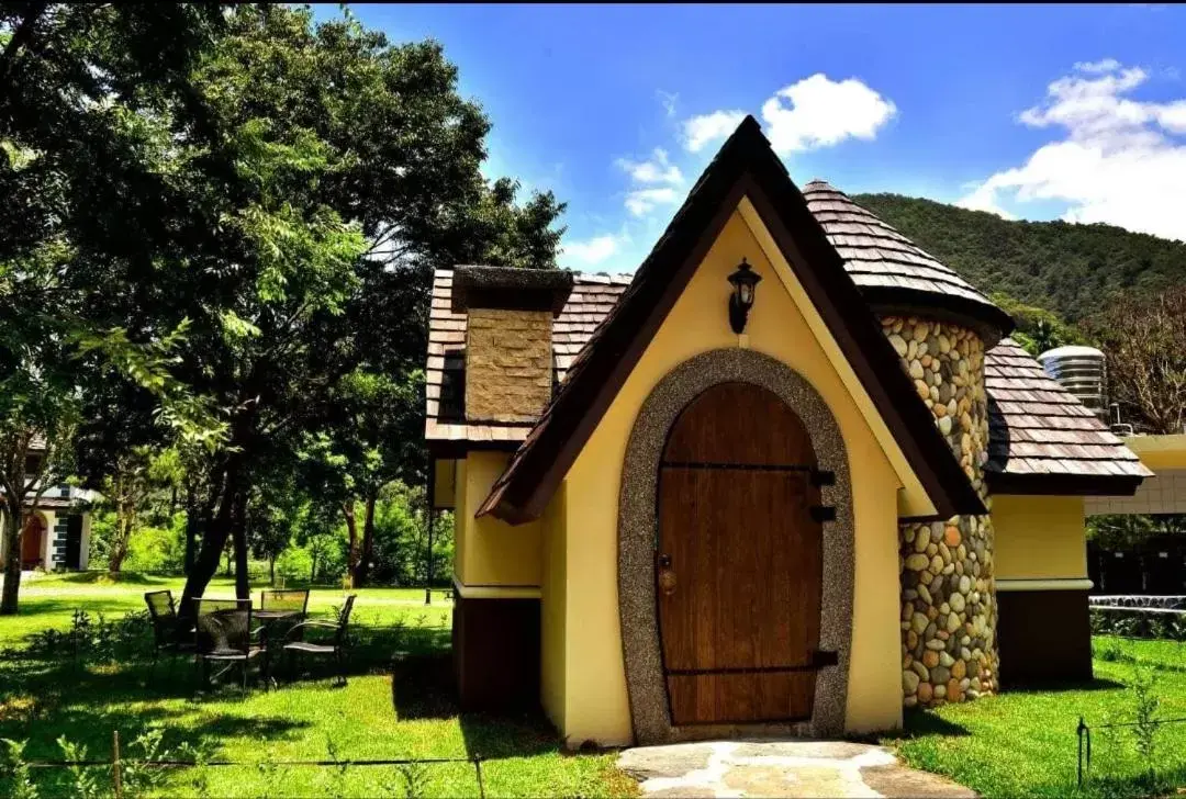 Quadruple Room with Shower in Mushroom Forest Guesthouse Camping Site Quadruple Room with Shower in Mushroom Forest Guesthouse Camping Site