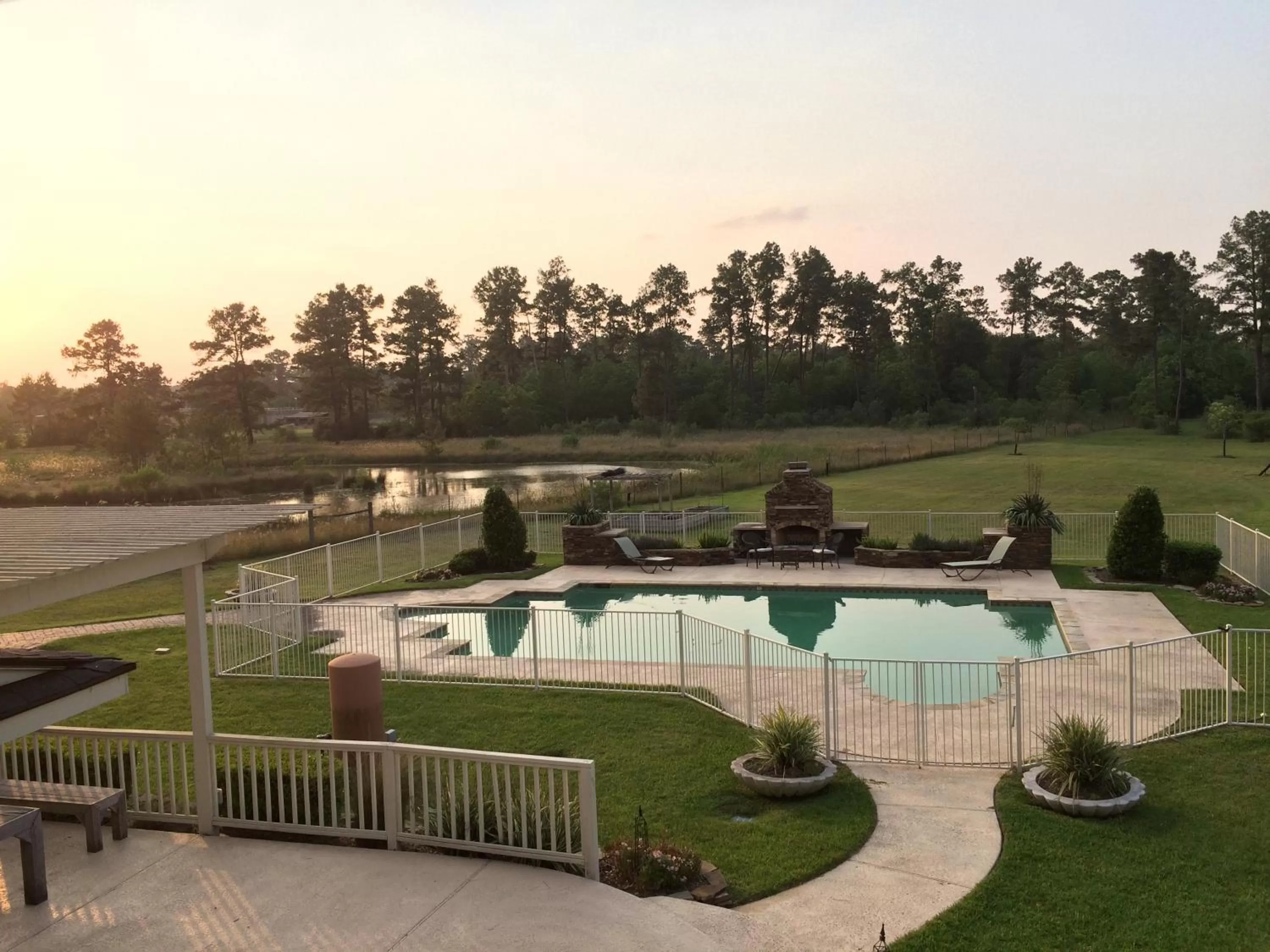 Swimming pool in Maple Creek Bed&Breakfast
