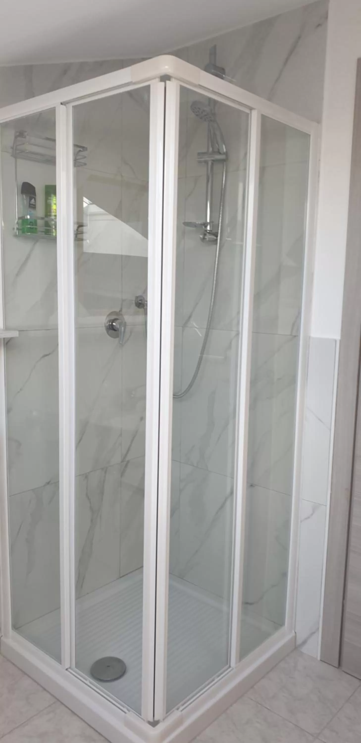 Shower in Le Acacie rooms - ex B&B