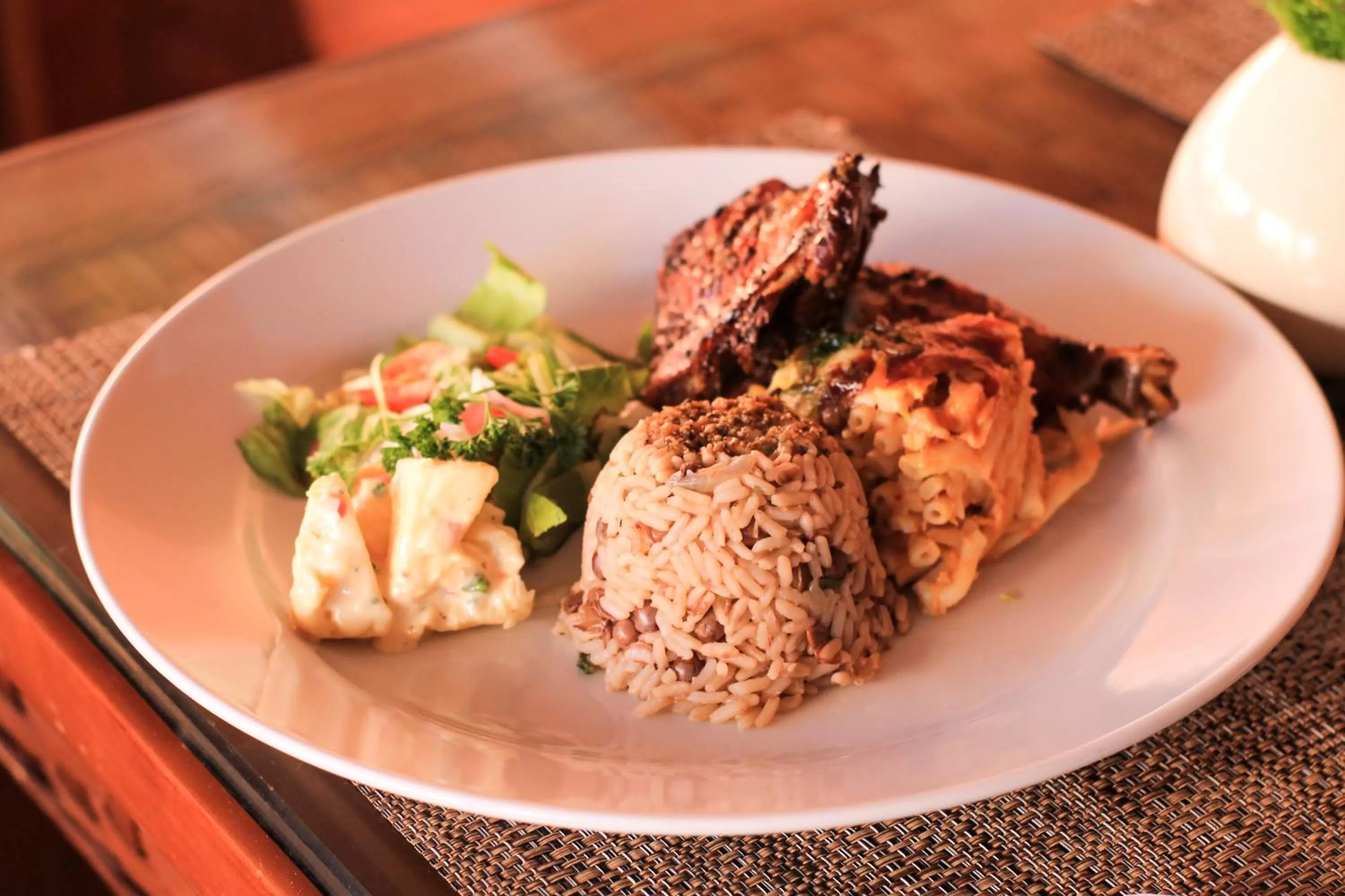 Restaurant/places to eat in Worthing Court Apartment Hotel