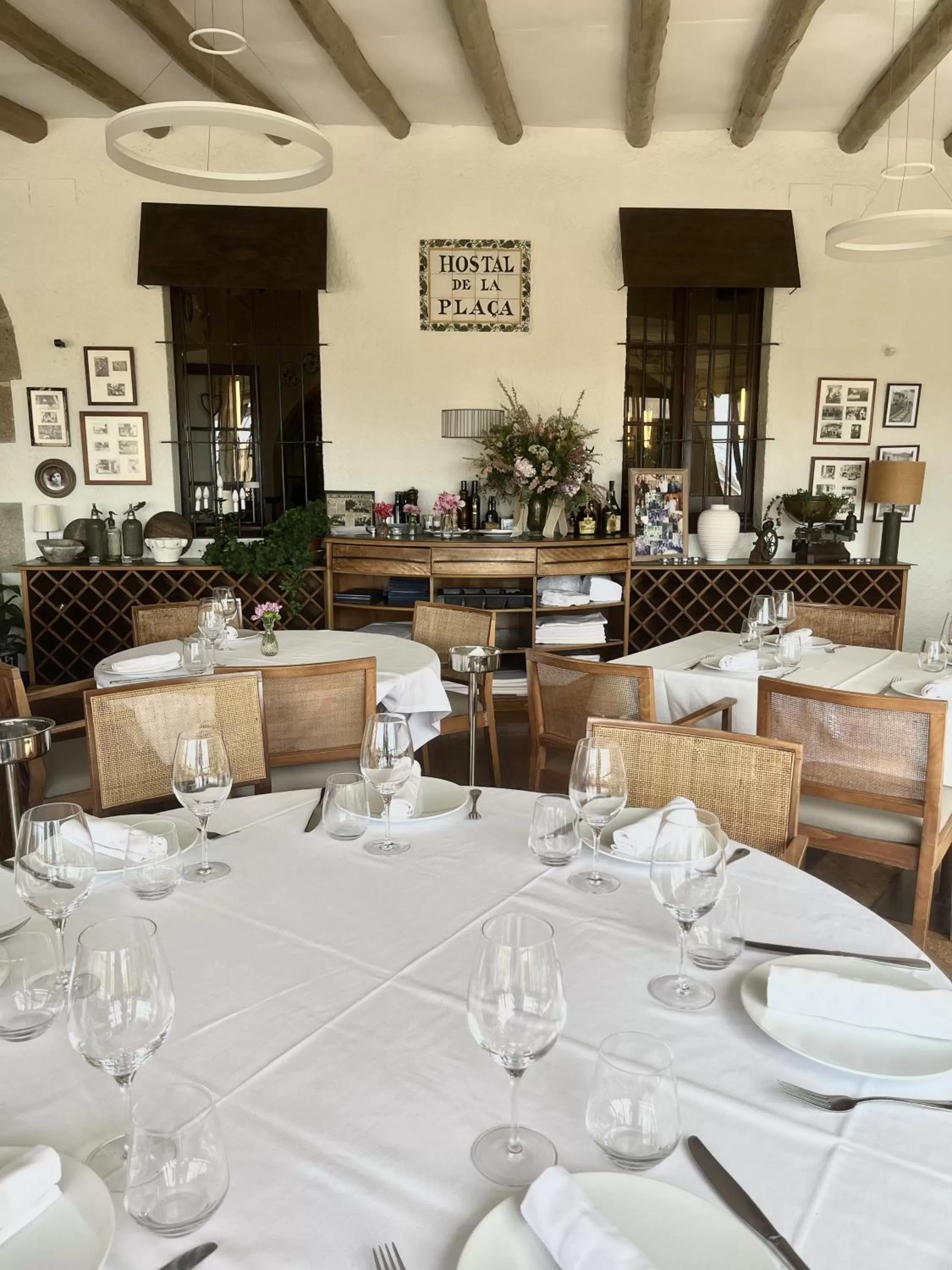 Restaurant/places to eat in Hostal de la Plaça - Hotel Boutique