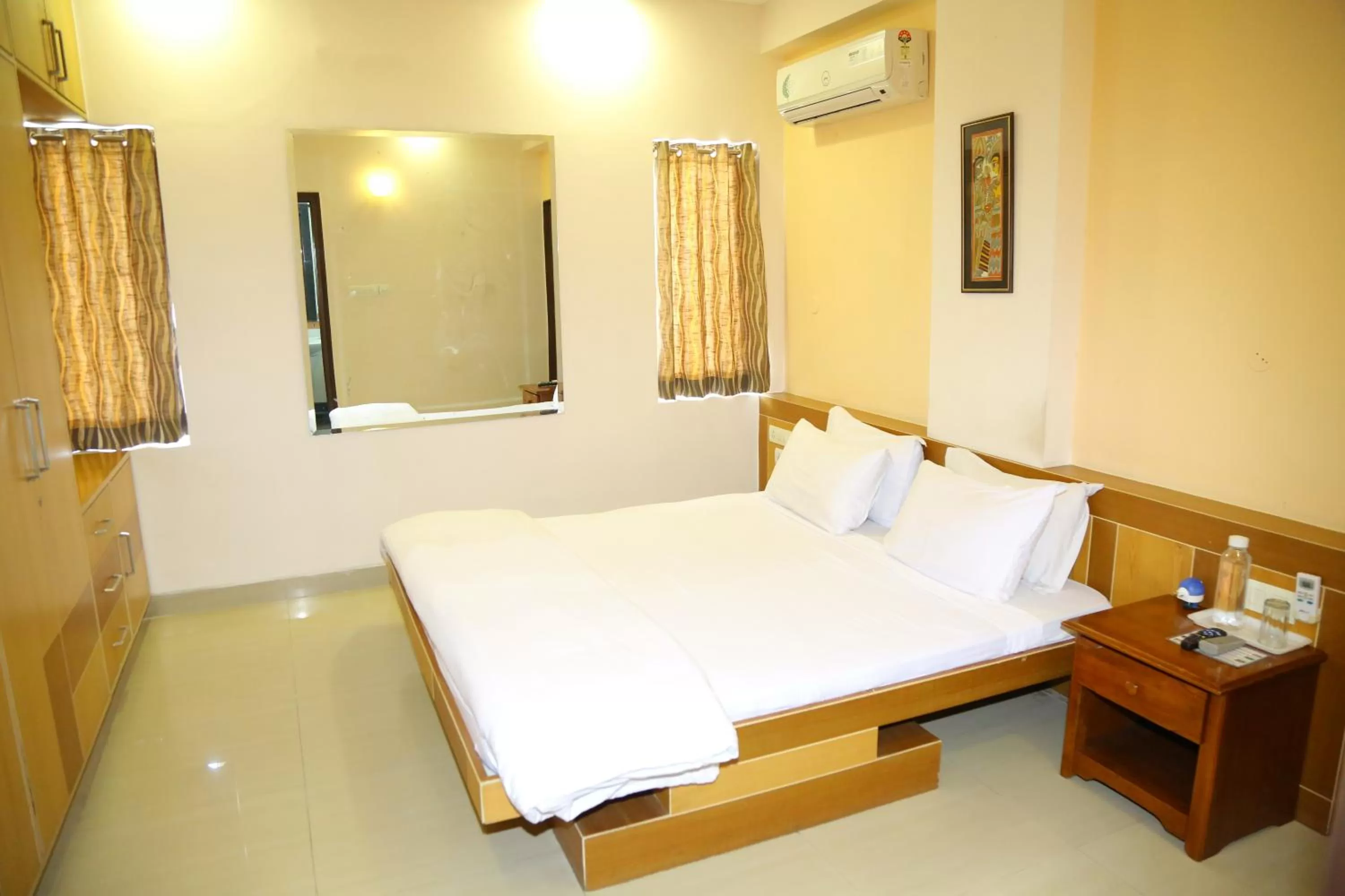 Bedroom, Bed in Swan Suites Madhapur