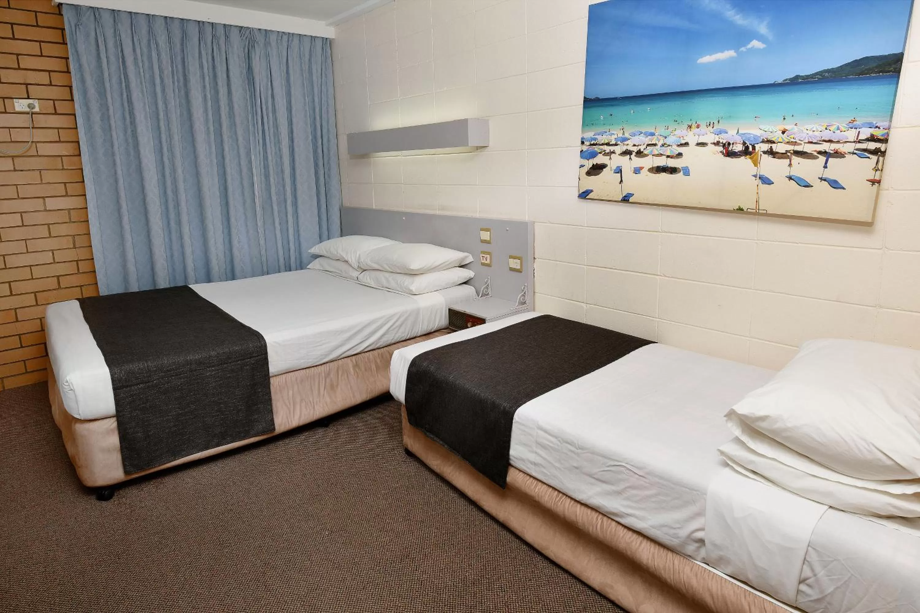 Bed in Burke and Wills Motor Inn