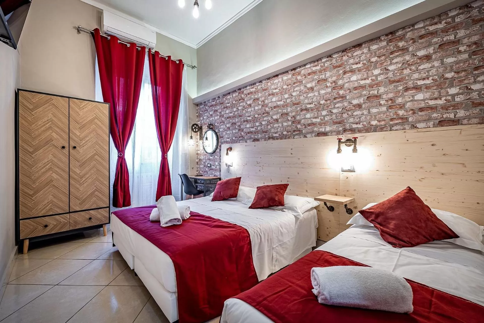 Bedroom, Bed in HOTEL VENETO con accesso ZTL
