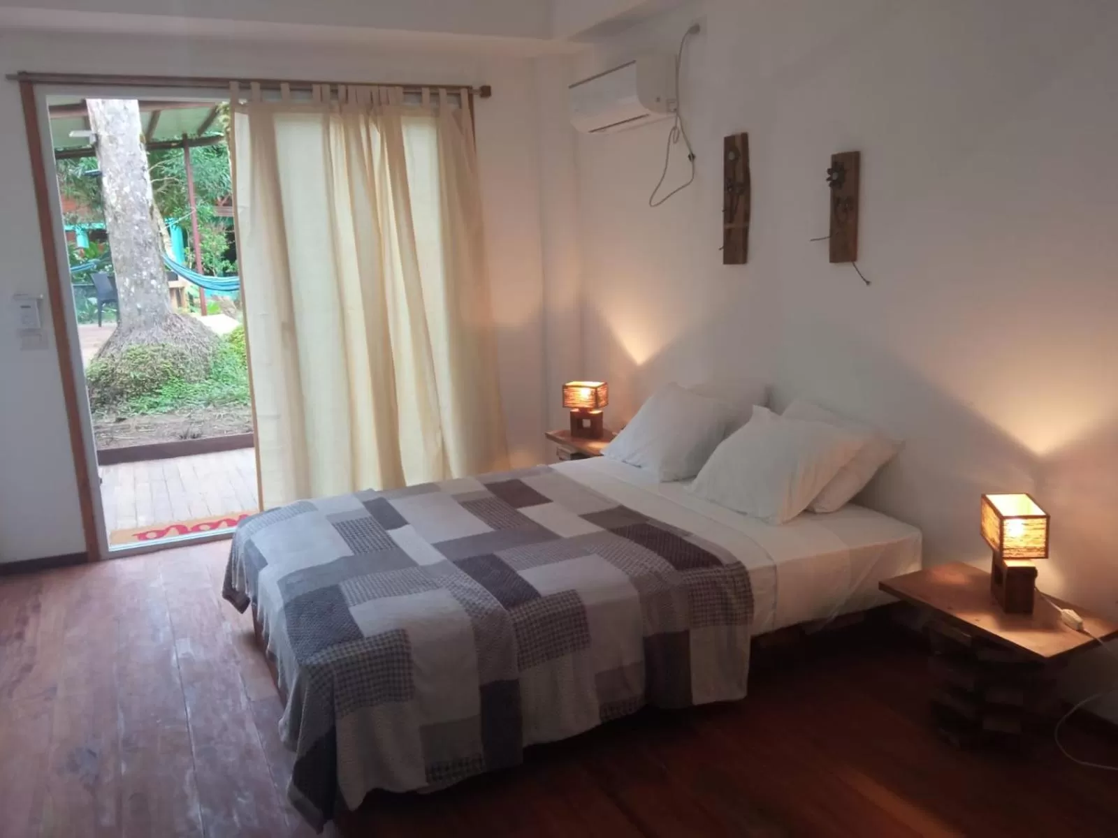 Bed in La Luciernaga Big Creek