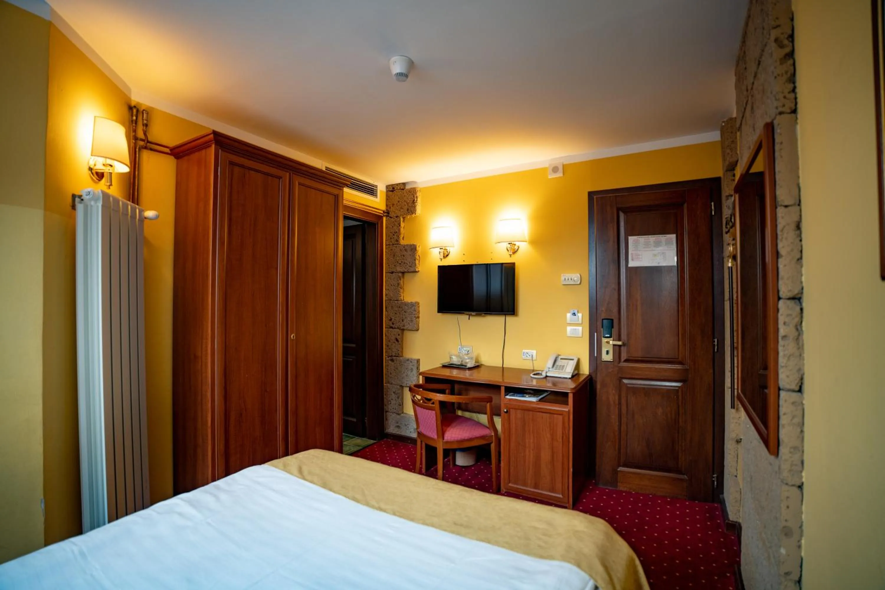 Bedroom, Bed in House of Dracula Hotel