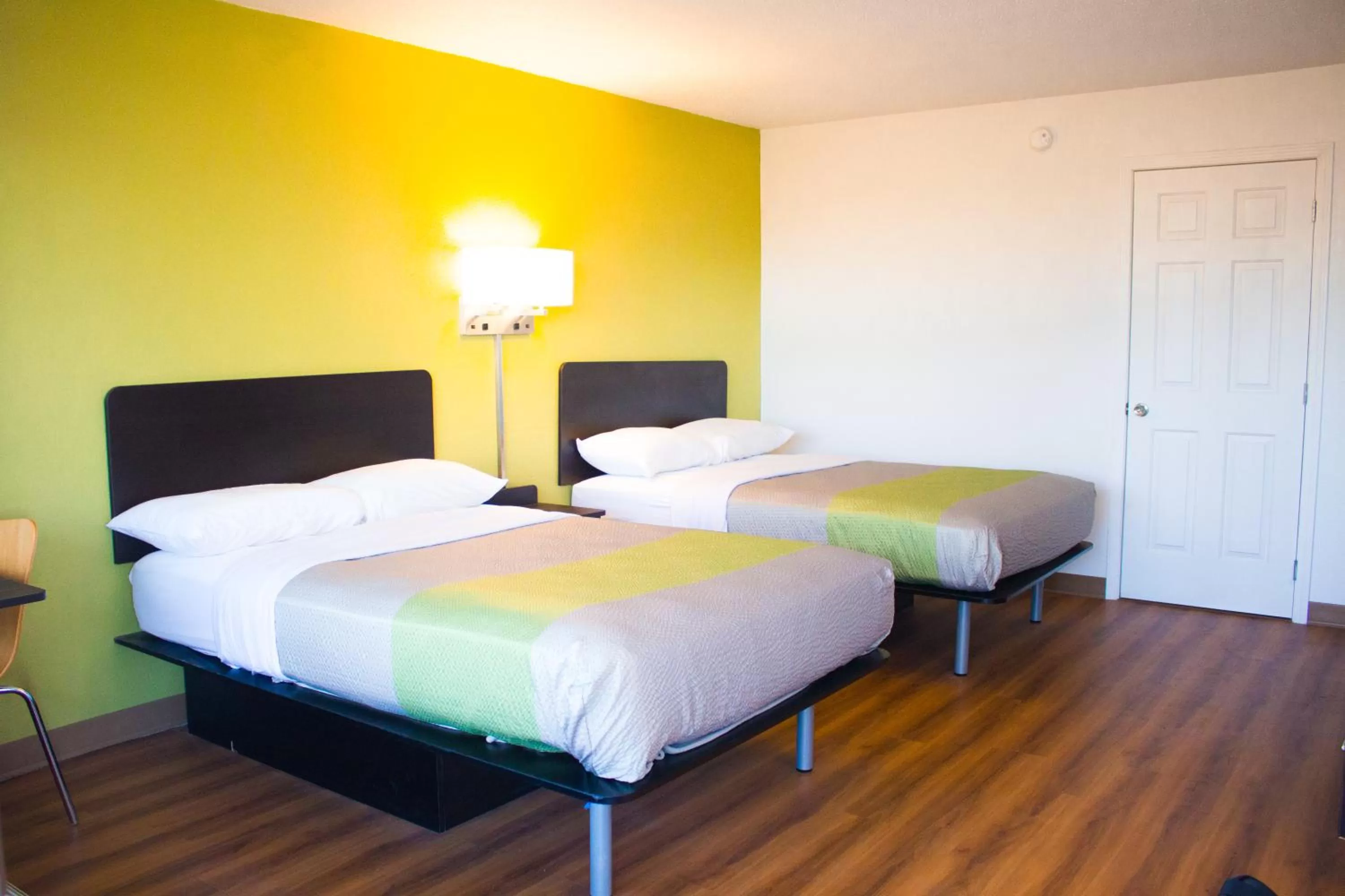 Bed in Motel 6-Chilhowie, VA