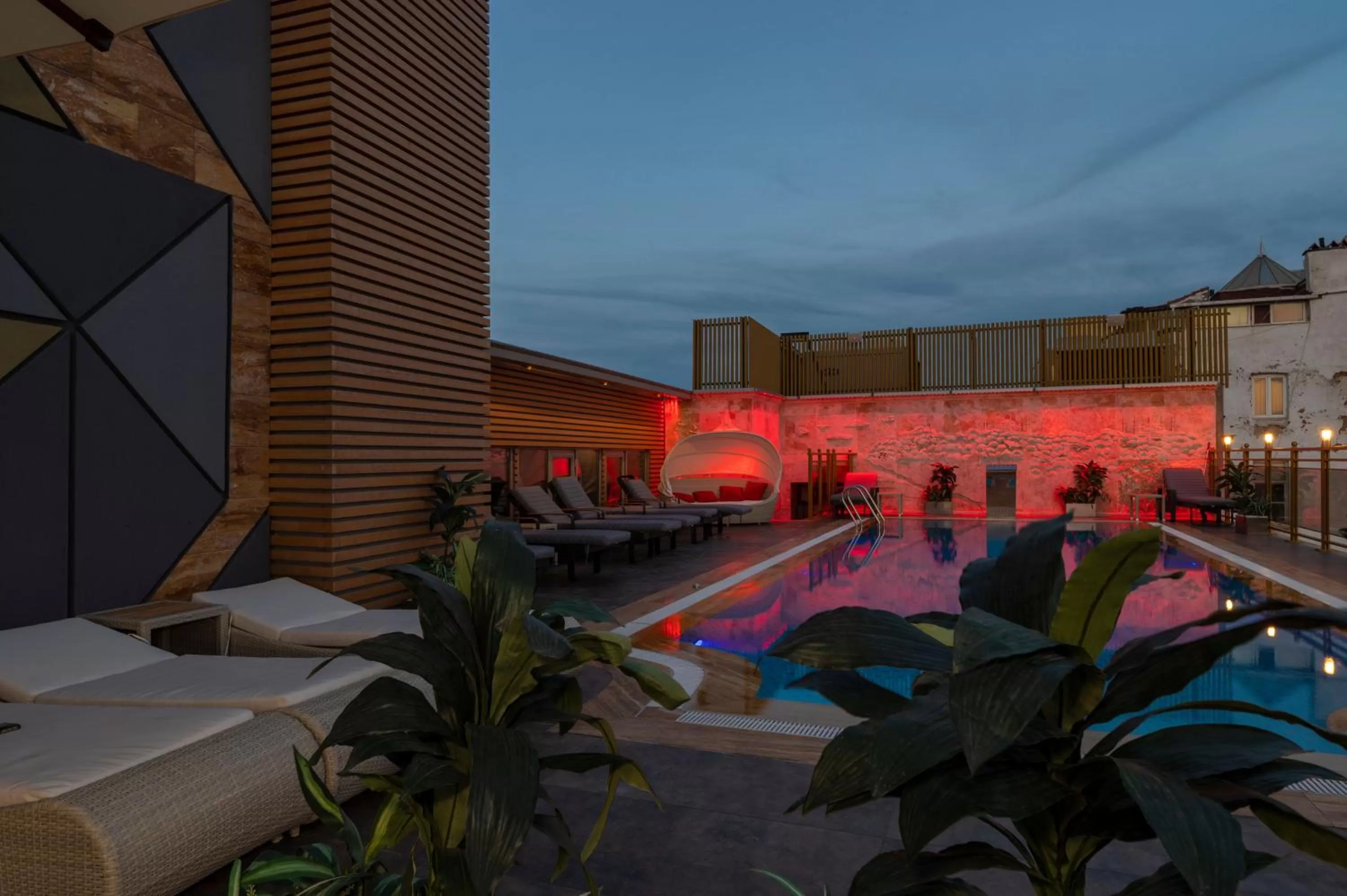 Night in Ramada By Wyndham Istanbul Pera Taksim