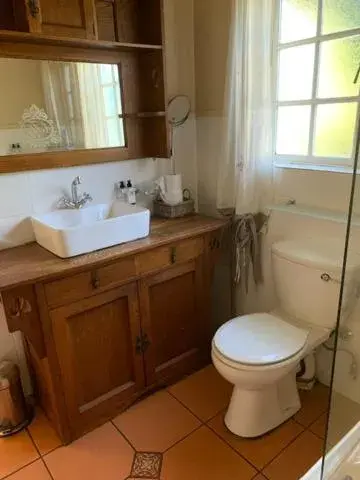 Luxury Triple Room in A Tapestry Garden Guest House Luxury Triple Room in A Tapestry Garden Guest House