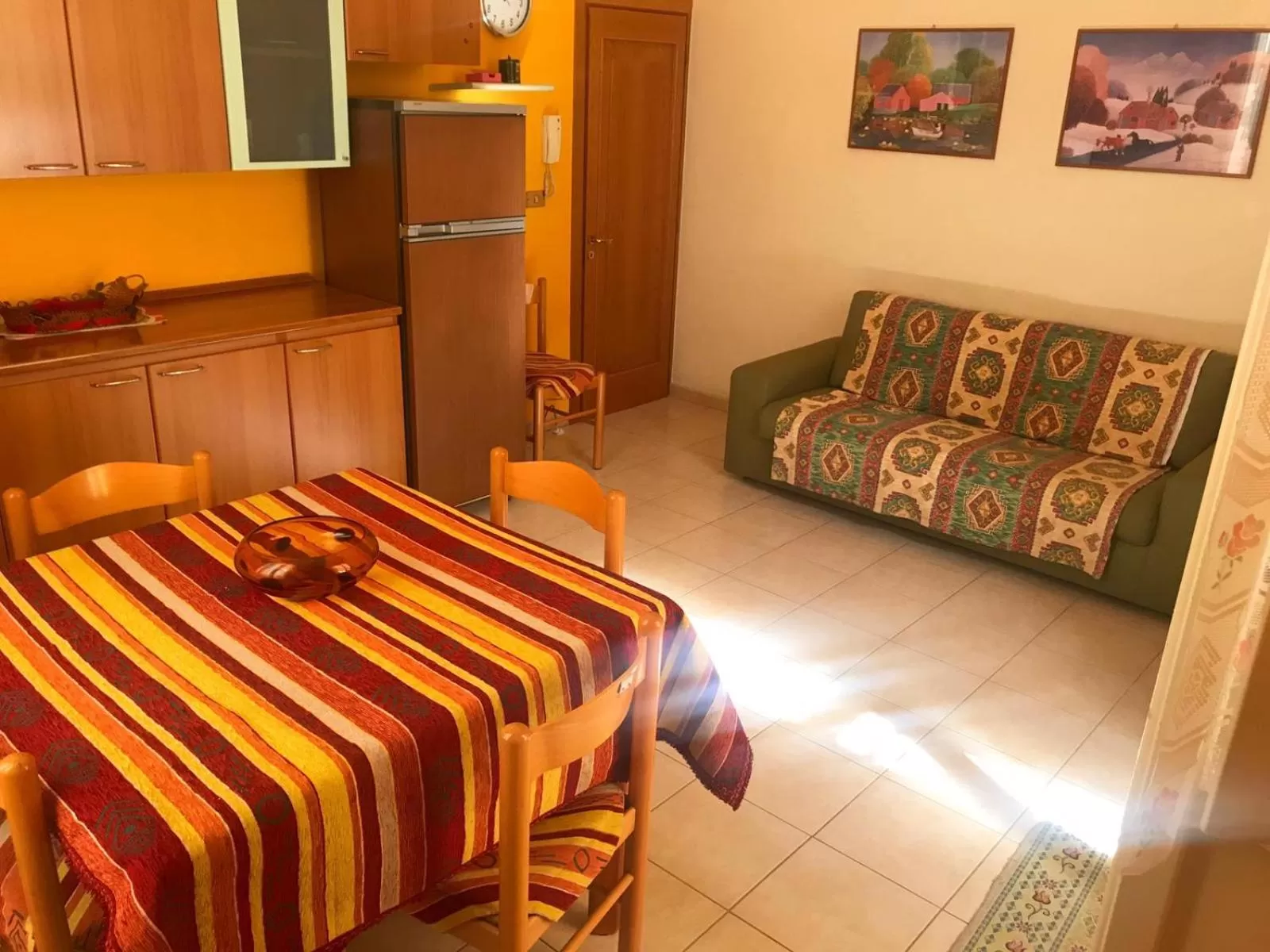 Living room, Bed in La Dimora di Ermes