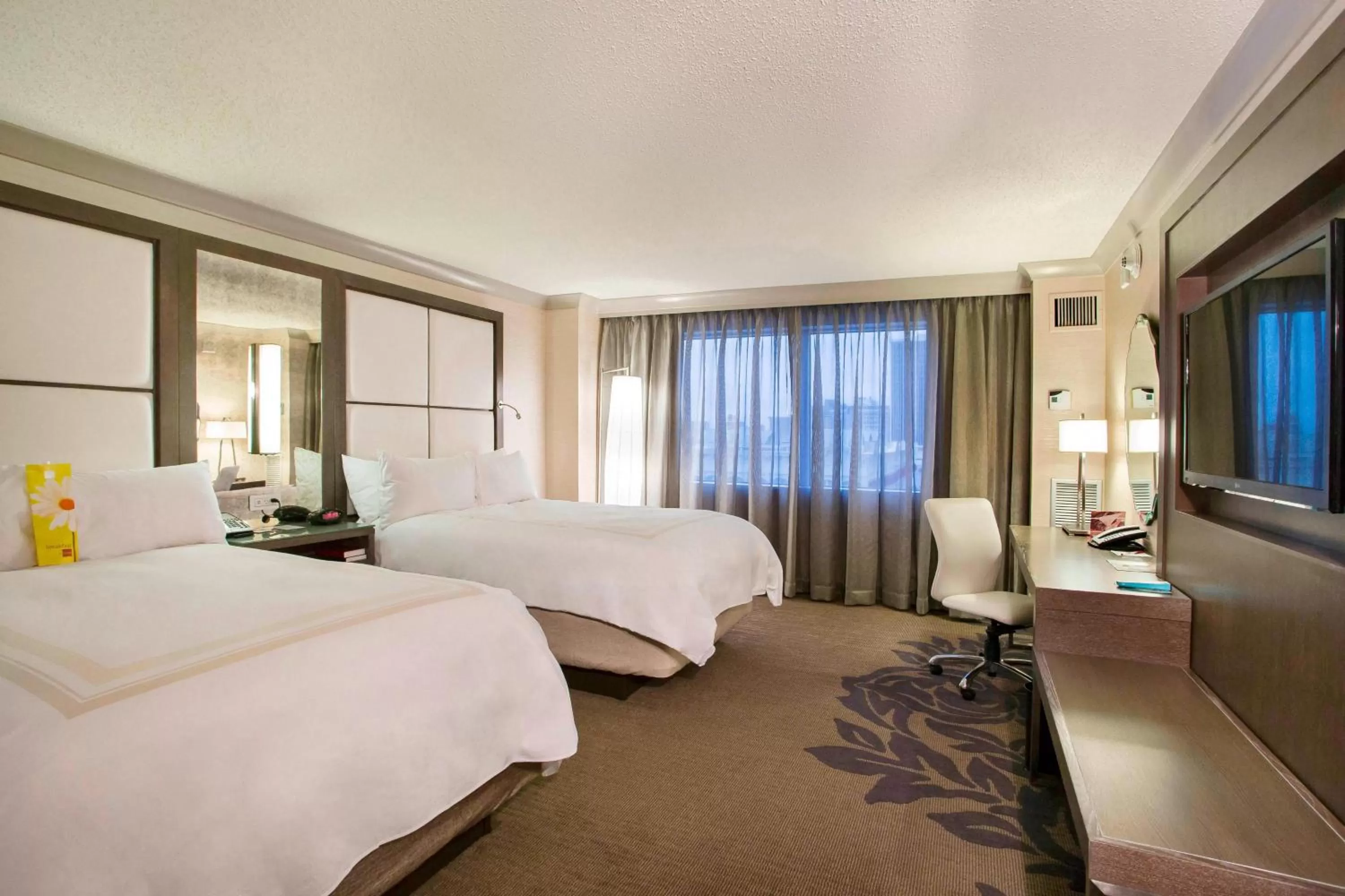 Photo of the whole room, Bed in Little Rock Marriott