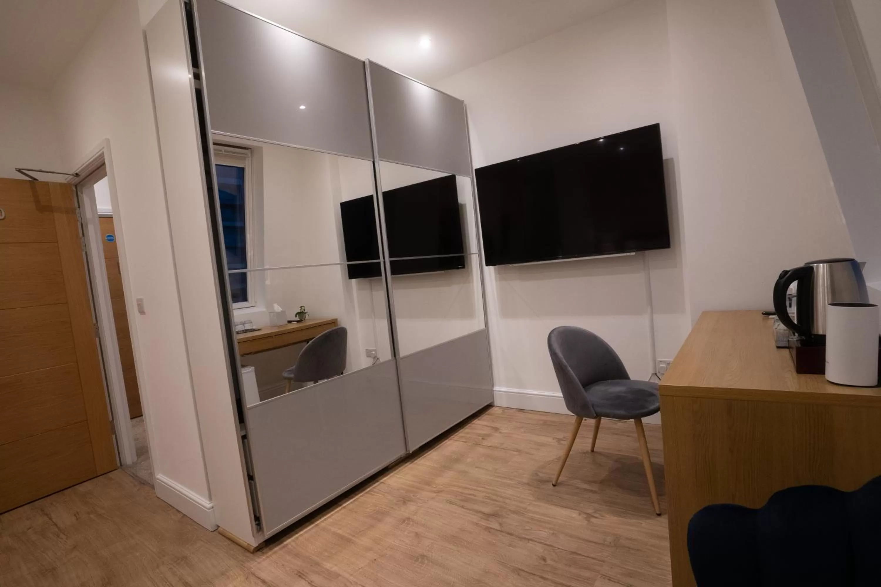 TV/Entertainment Center in The Avonmore Olympia